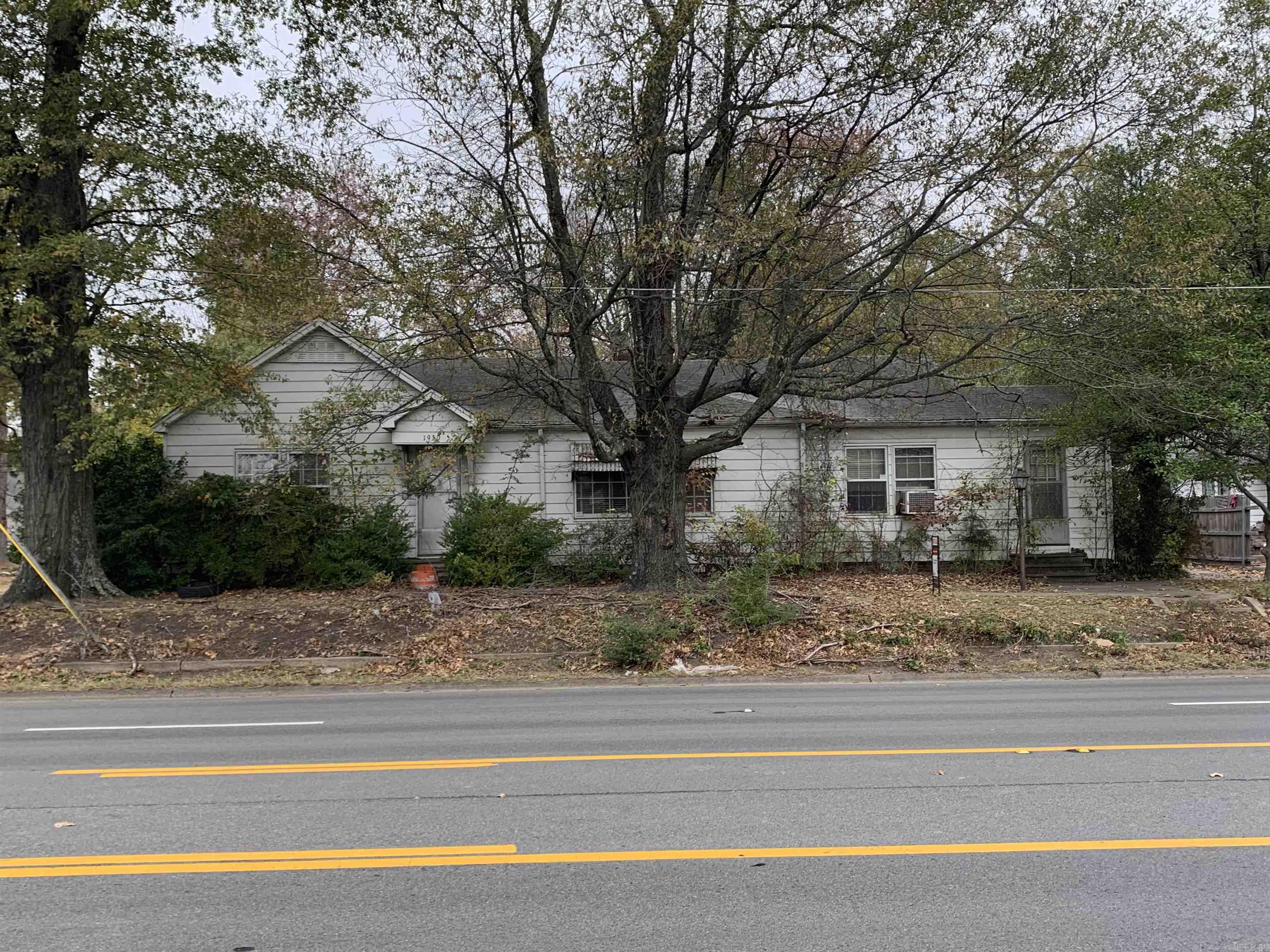 GREAT INVESTMENT OPPORTUNITY! Duplex with serious upside potential! With a little TLC this duplex could become a cash cow! MOTIVATED SELLER! Seller is retiring. 2 BR/1 BA on one side and 1 BR/1 BA on other side. *Sold as is, where is.* ALL OFFERS WILL BE CONSIDERED! Come see while still available!