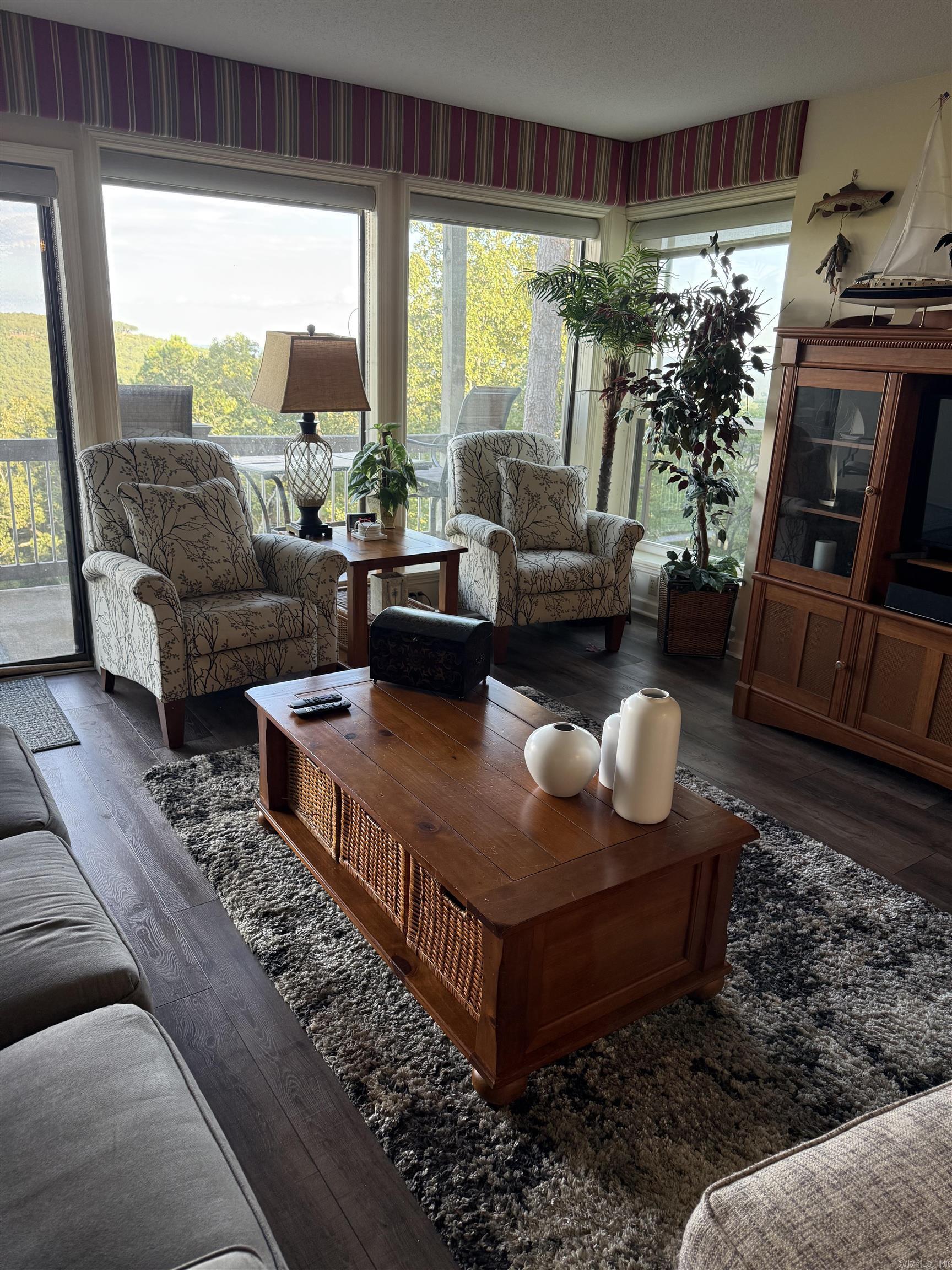 CLIFFSIDE LODGE - Residential