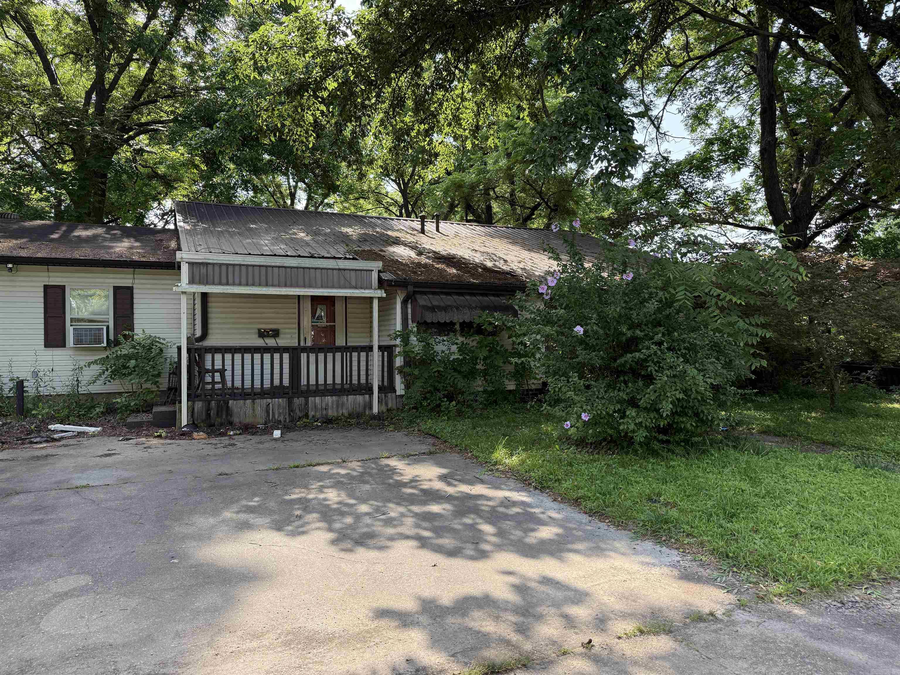 SALLY'S REPLAT OF NORTHWEST - Residential