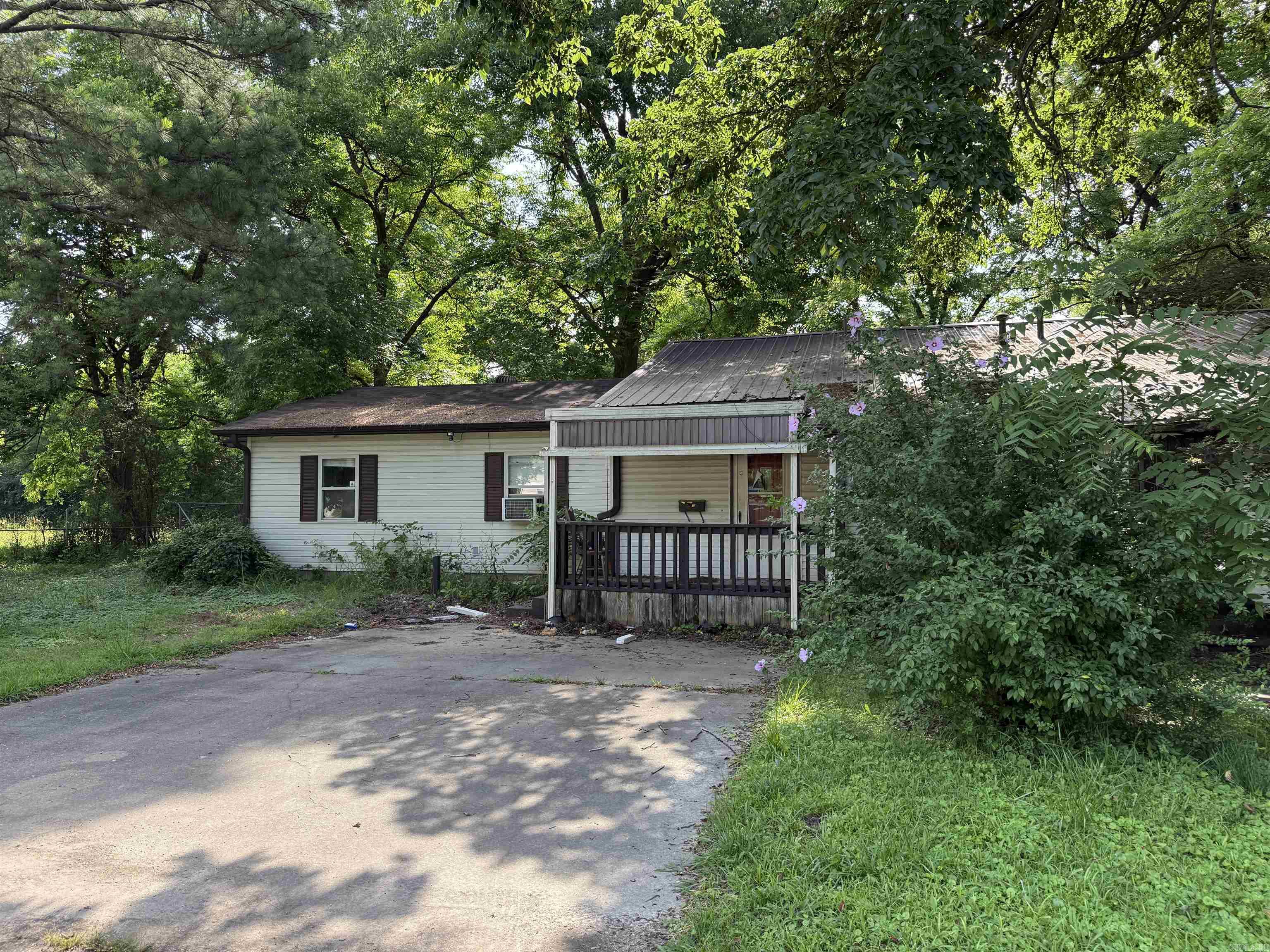 SALLY'S REPLAT OF NORTHWEST - Residential