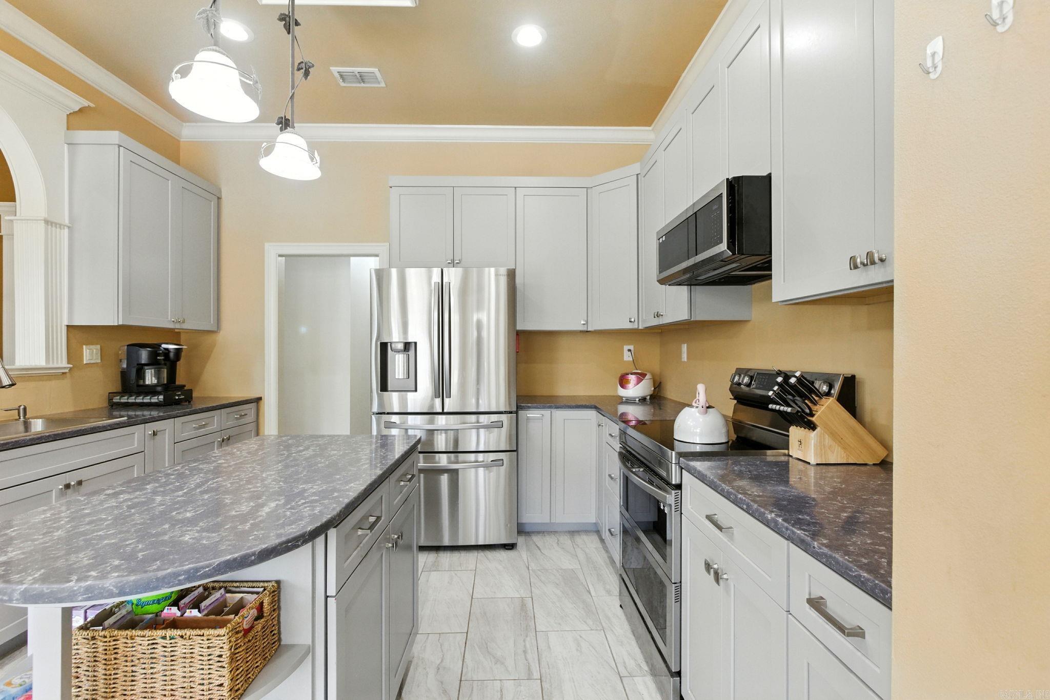 SHADOW CREEK - Residential