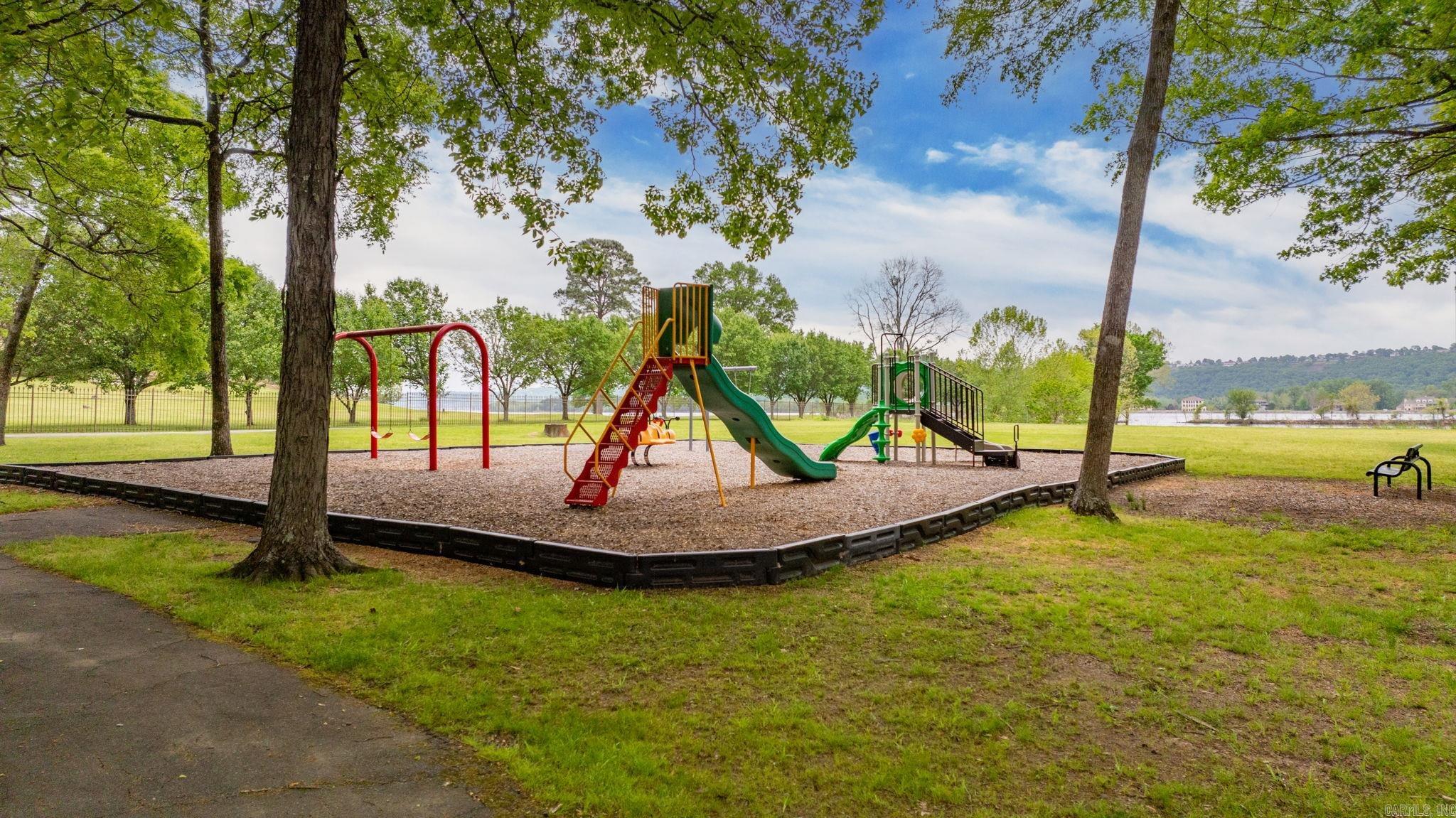 PALISADES HEIGHTS - Residential