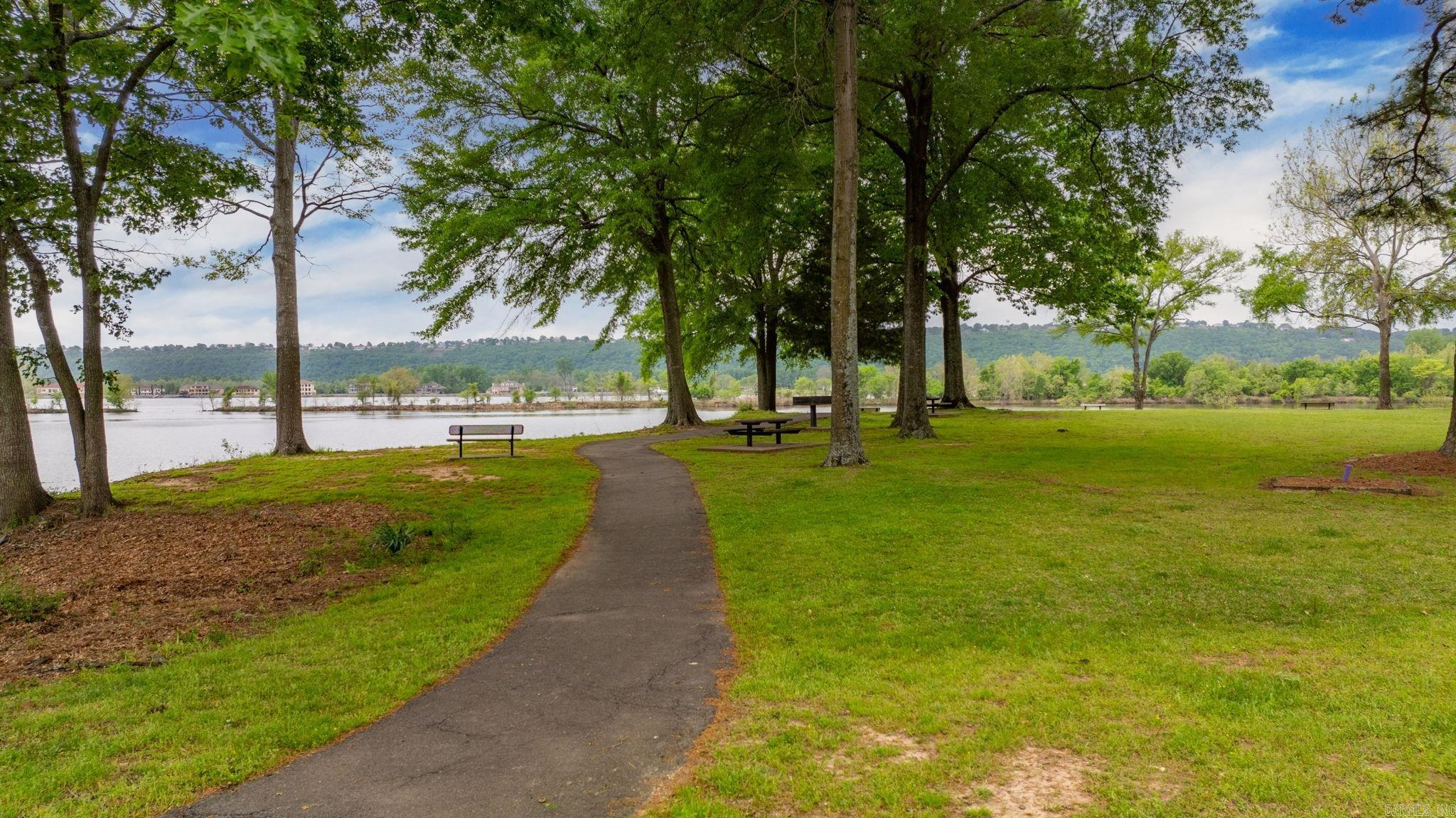 PALISADES HEIGHTS - Residential