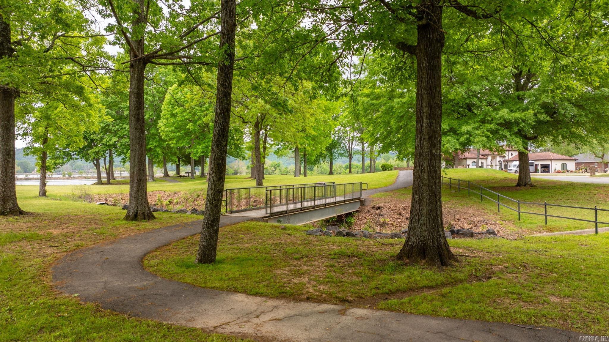 PALISADES HEIGHTS - Residential