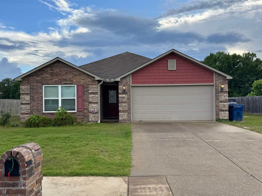 Come see this 3 bedroom, 2 bath home in Stonehenge Subdivision with granite countertops, a trey ceiling, breakfast bar, crown molding, and like new appliances!  Seller has never occupied property. No SPD is available.