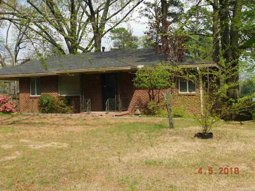 This home has been well maintained inside & out. 3 bedrooms, 1 bath with a fully furnished eat-in kitchen including walk-in pantry. Large living/dining room combo with very nice hardwood floors, window coverings, HVAC & plenty of storage Covered parking, fenced back yard, nicely landscaped, mature trees & large deck. Call Marshall Peters & Associates 501-414-8340