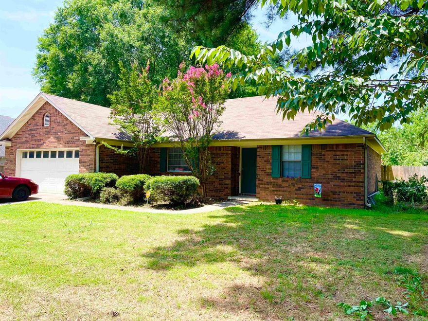 Perfect Location! This charmer is located close to UCA, shopping, and dinning! There are 3 bedrooms, 2 full bathrooms, large living room, and kitchen! Call/txt soon, this one will not last long! Agents see remarks.