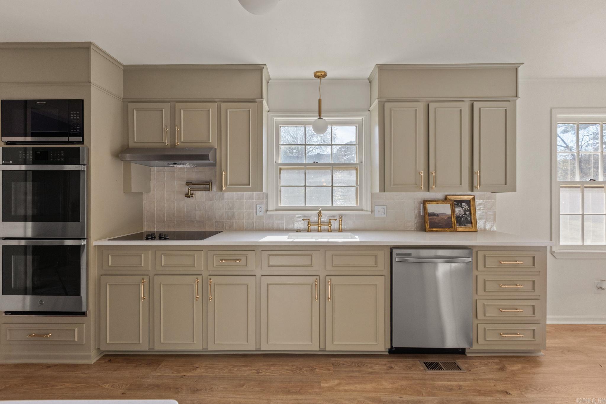 PEBBLE BEACH PARK - Residential