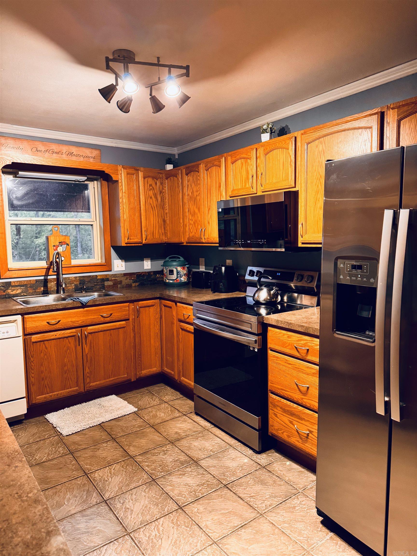 ARROWHEAD ESTATES - Residential