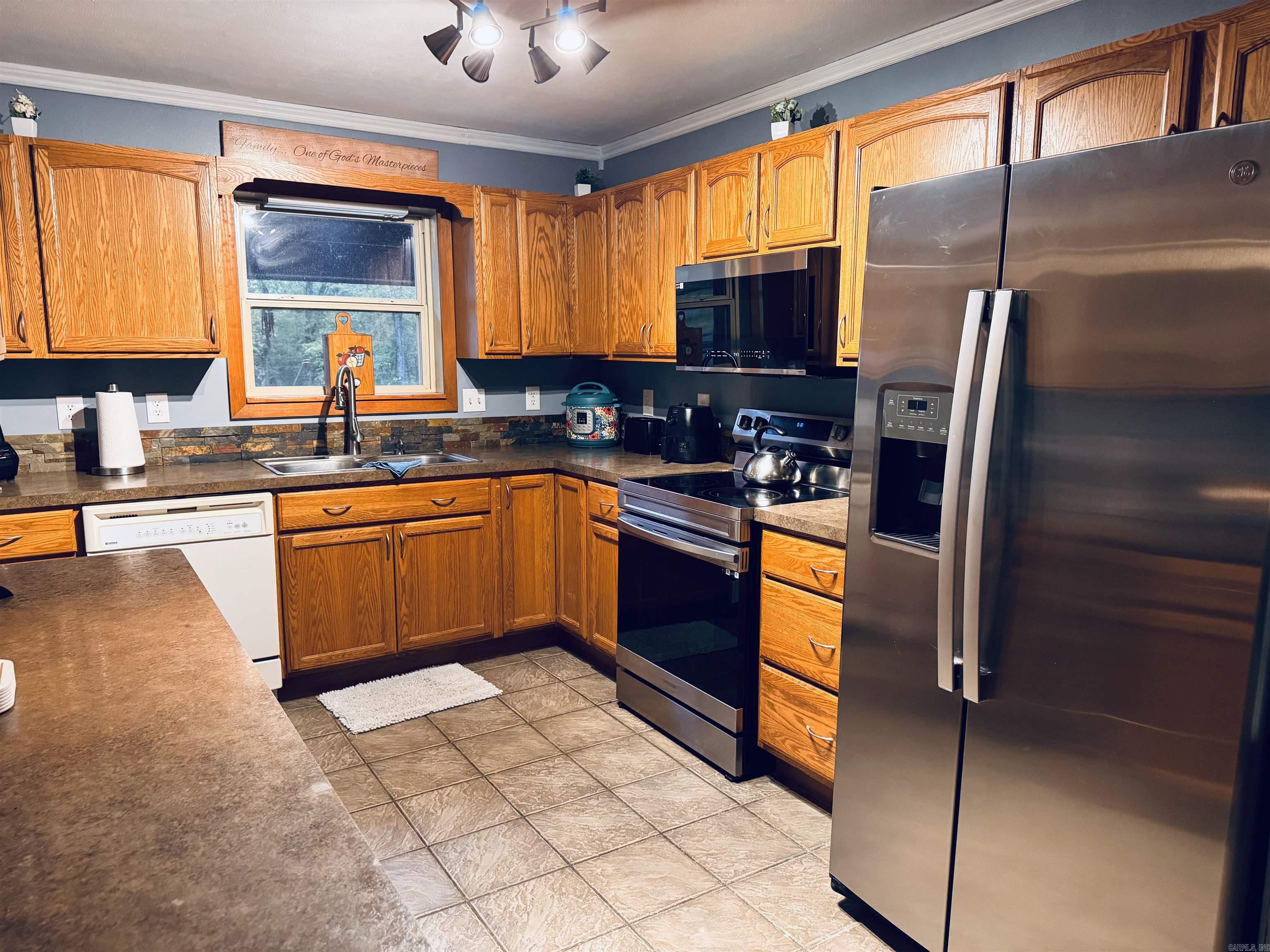 ARROWHEAD ESTATES - Residential