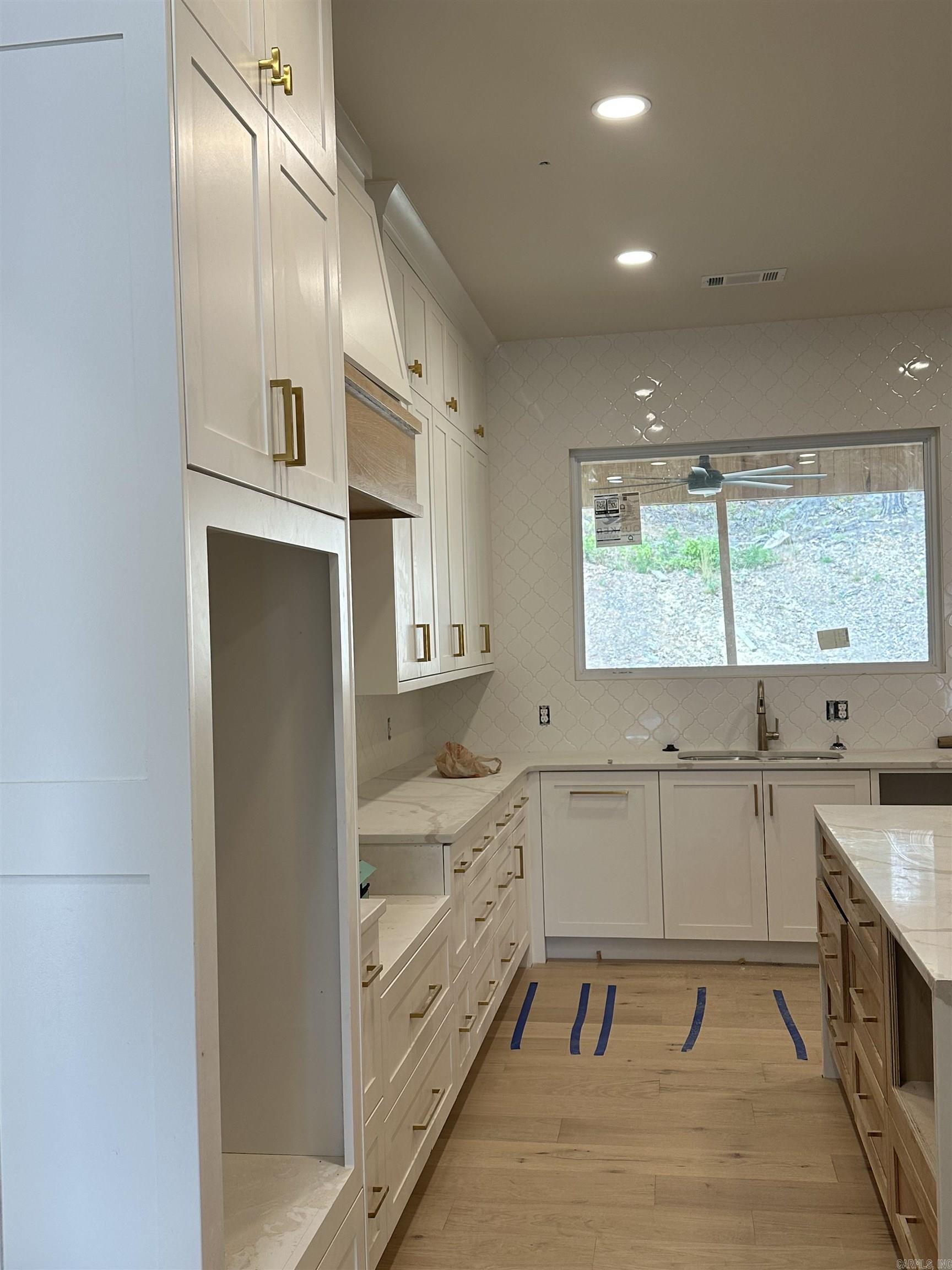 BEAR DEN ESTATES - Residential