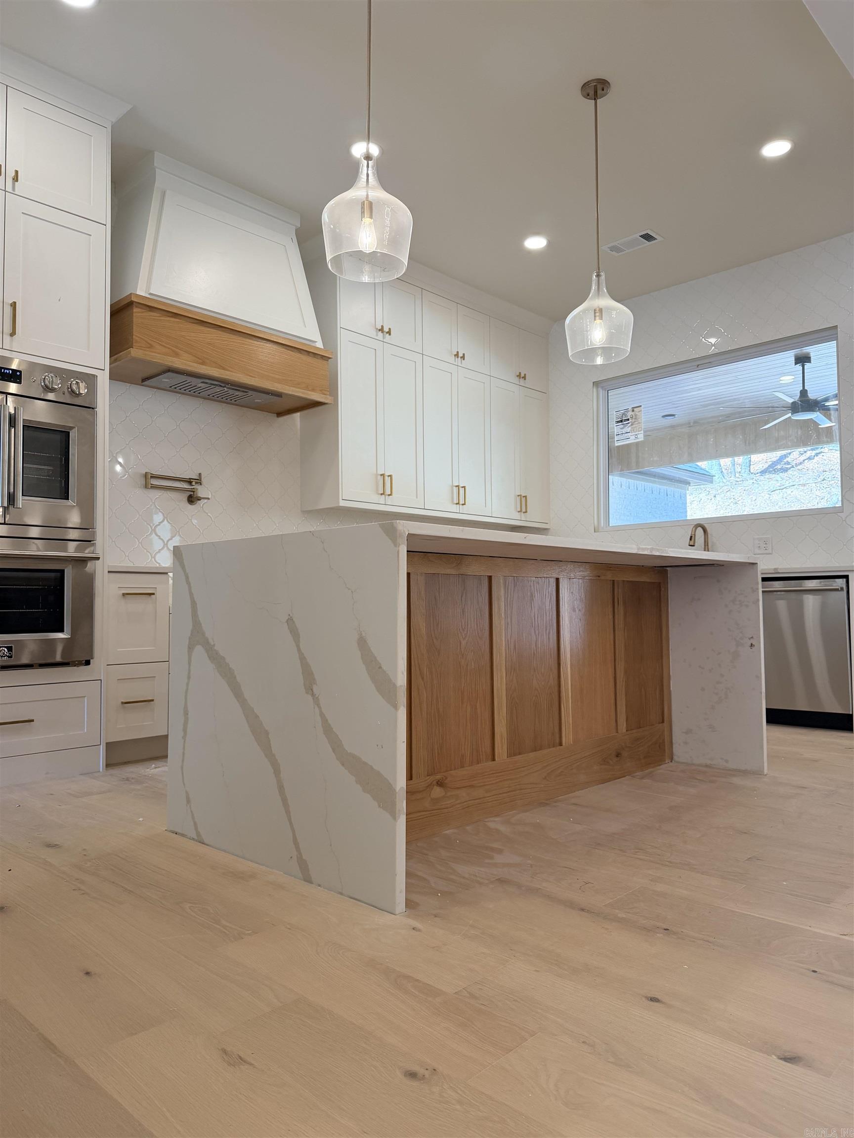 BEAR DEN ESTATES - Residential