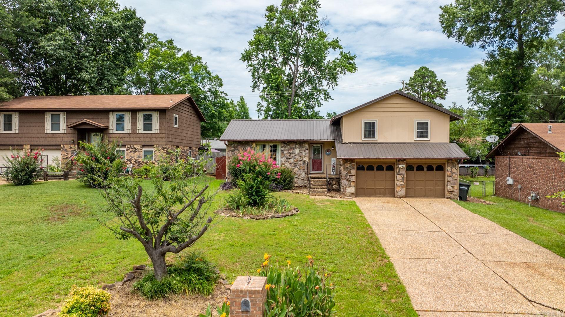 NORTH HILLS MANOR - Residential