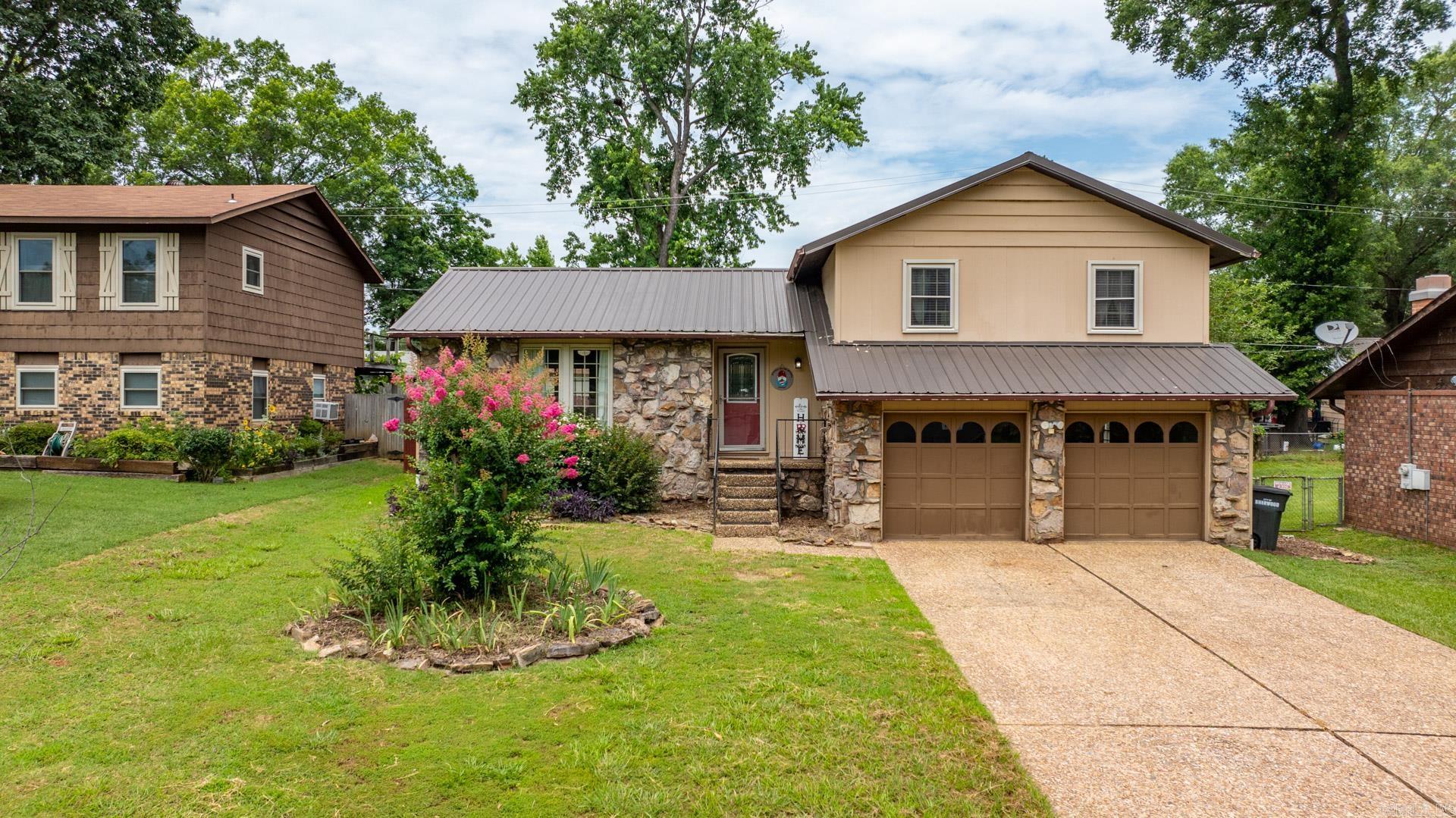 NORTH HILLS MANOR - Residential