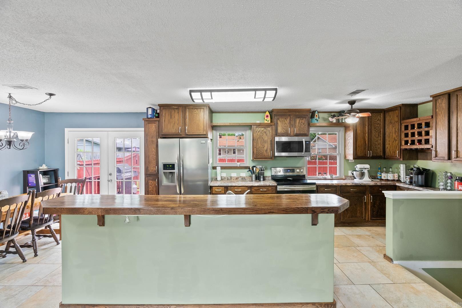 NORTH HILLS MANOR - Residential