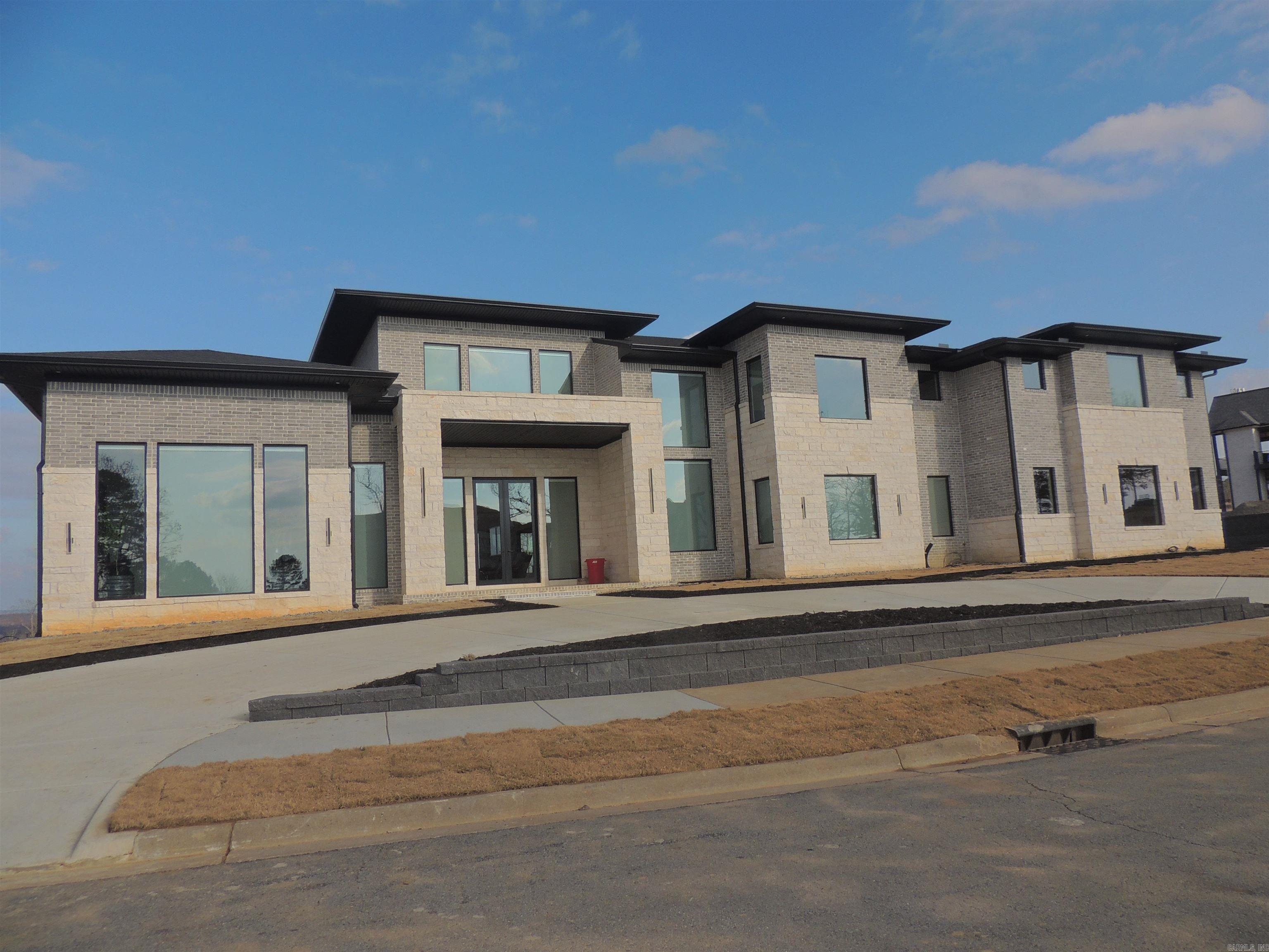 MOUNTAIN CREST ESTATES - Residential