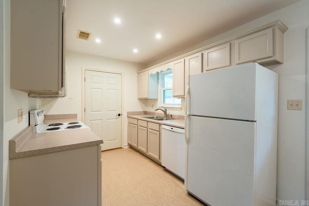 SUMMERBROOKE - Residential