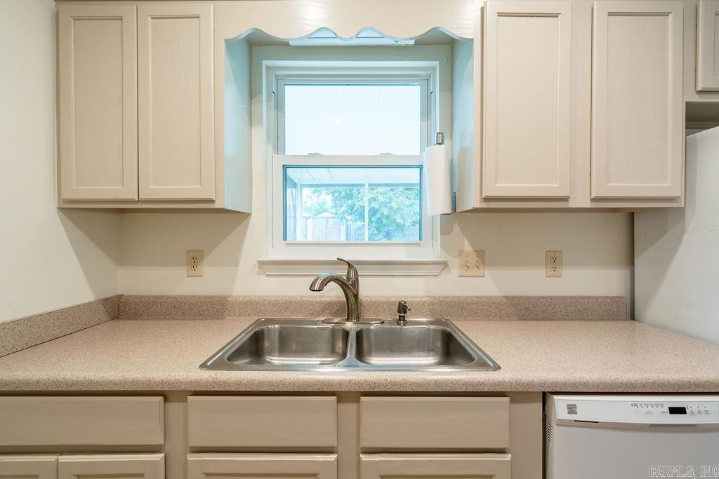 SUMMERBROOKE - Residential