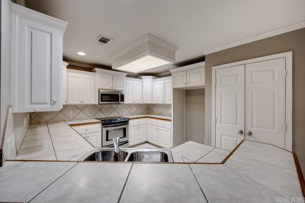 BENTLEY COURT - Residential