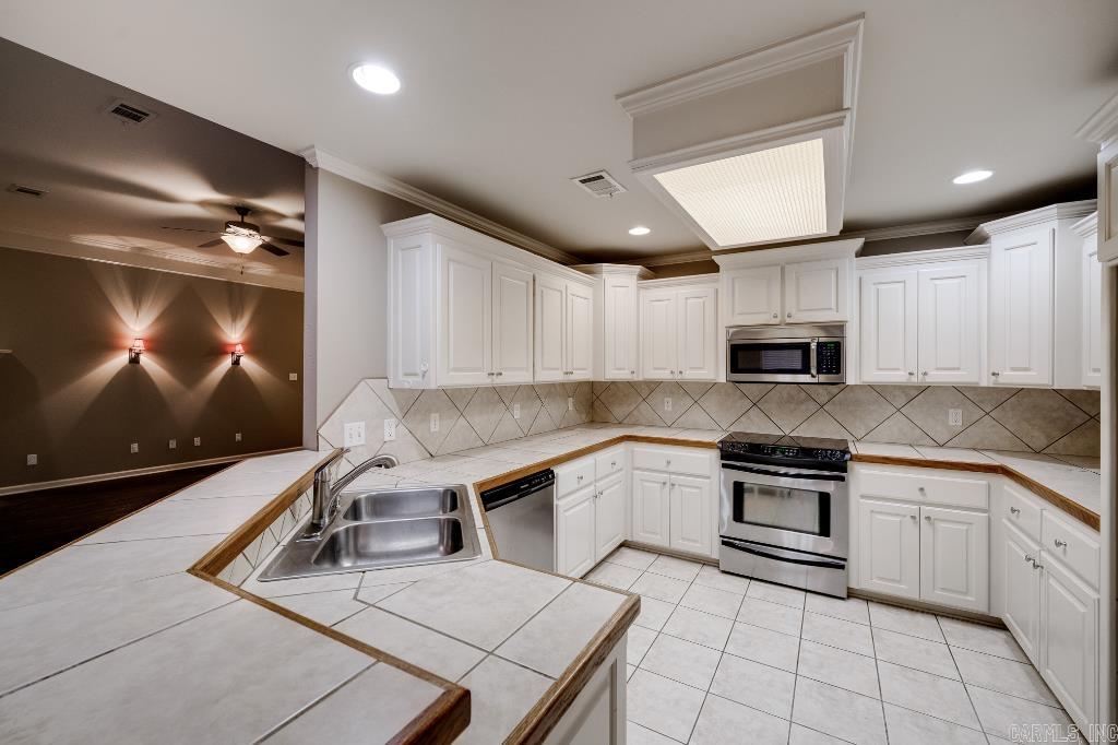 BENTLEY COURT - Residential