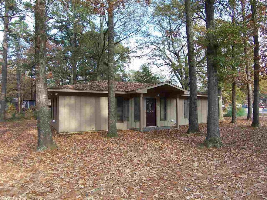 This is a cozy home offering 1040 SF of heated and cooled living area with two bedrooms and one bathroom. The home offers an open floor plan with large living room which is open to the dining area and a nice kitchen which opens to dining area. The home is located on a .26 acre lot in  a great part of town close to the Star City High School.