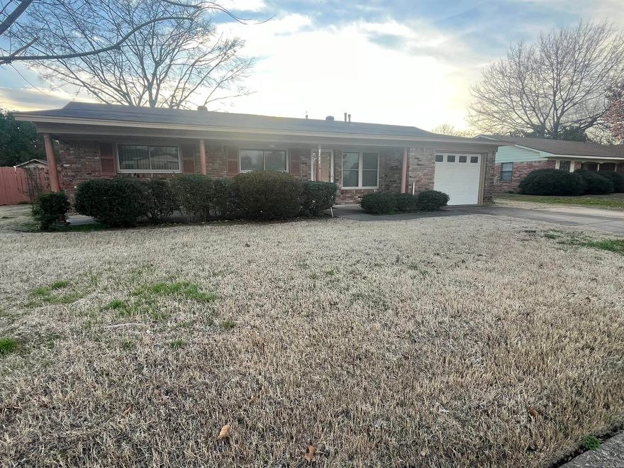 Check out this charming home right in the middle of Pine Bluff. This house has been well maintained and it shows! Very spacious fenced in back yard. Just a couple blocks from shopping centers and restaurants. Call 8703701388 to set up a showing.