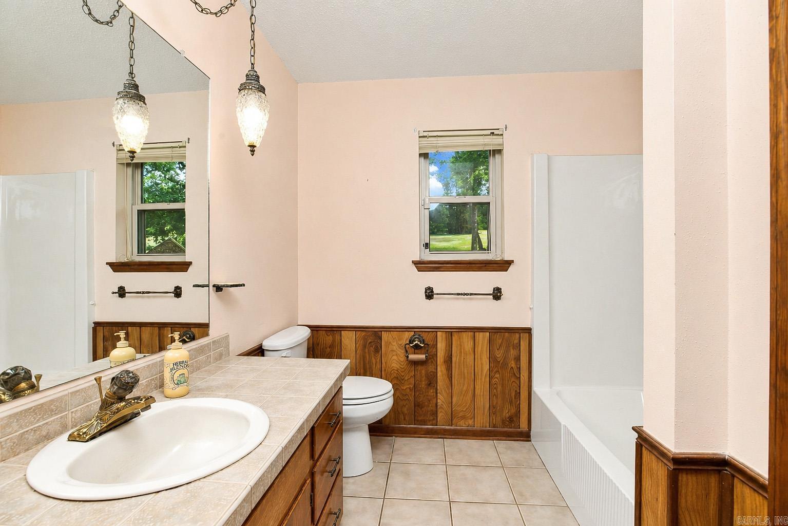PINEWOOD S/D REP TRACTS A & B - Residential