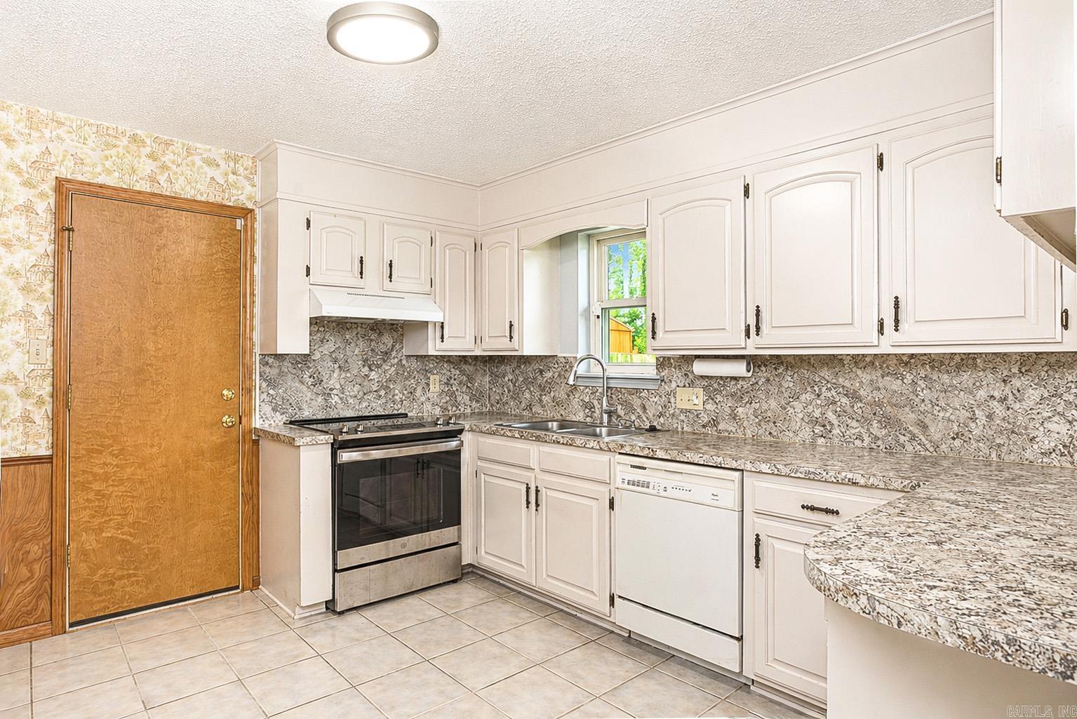 PINEWOOD S/D REP TRACTS A & B - Residential