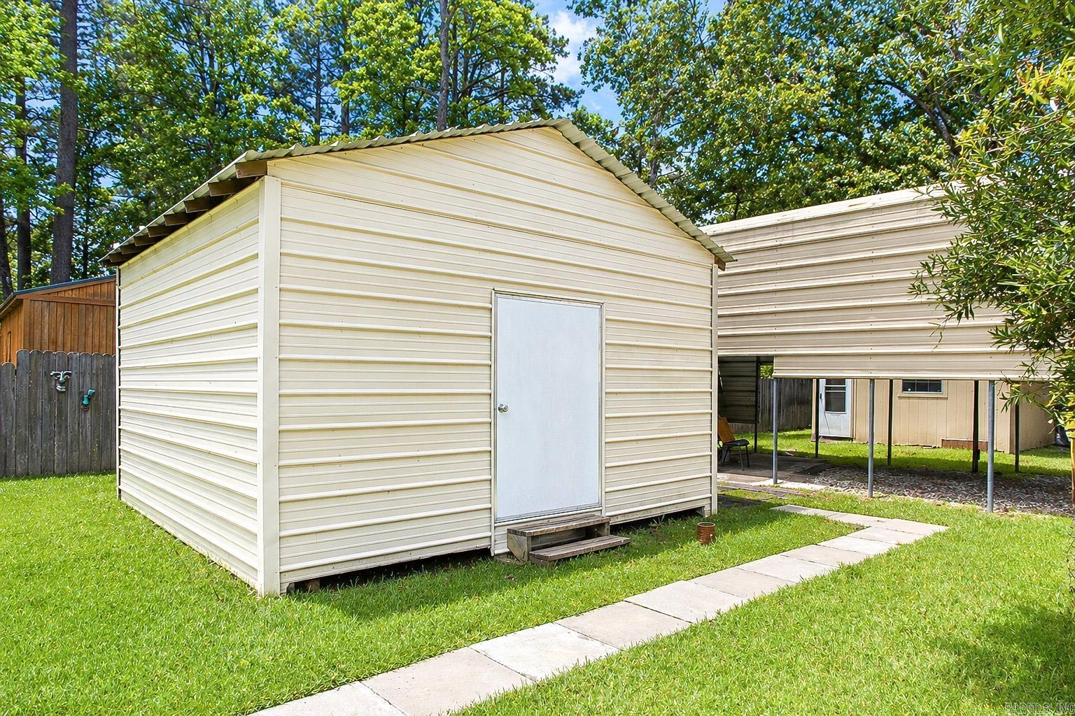 PINEWOOD S/D REP TRACTS A & B - Residential