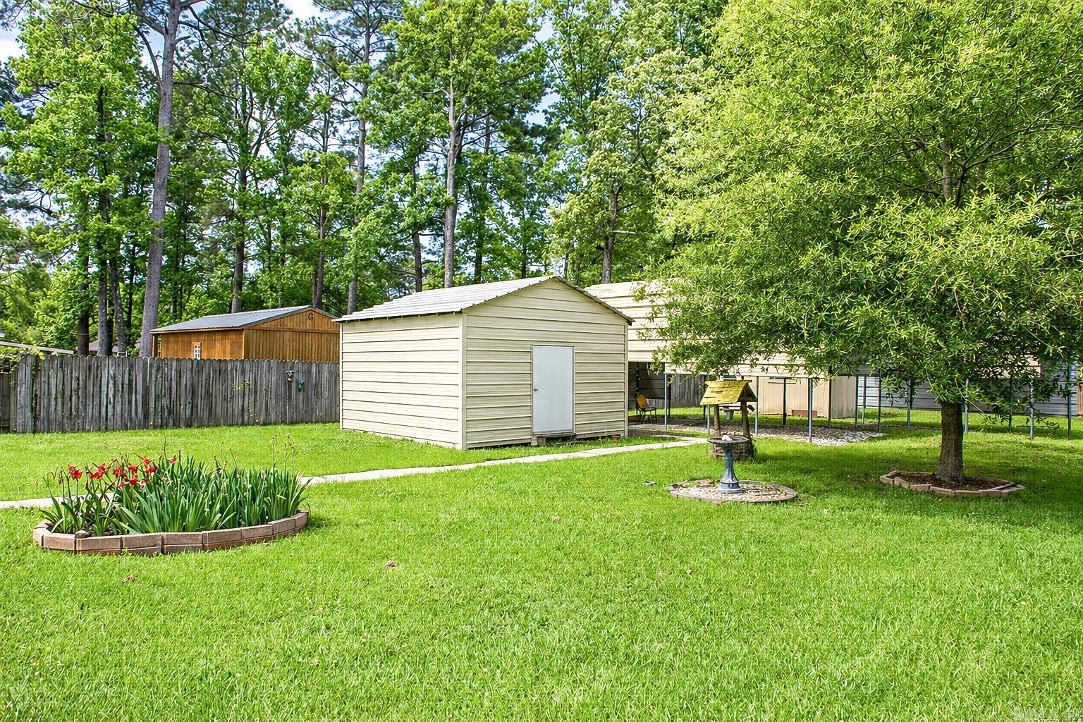 PINEWOOD S/D REP TRACTS A & B - Residential