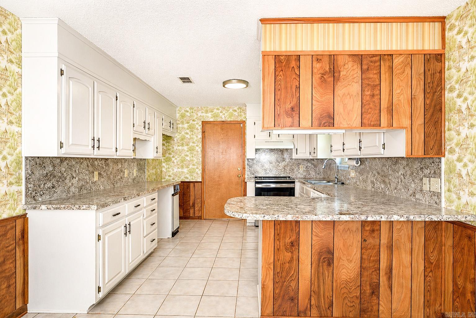 PINEWOOD S/D REP TRACTS A & B - Residential