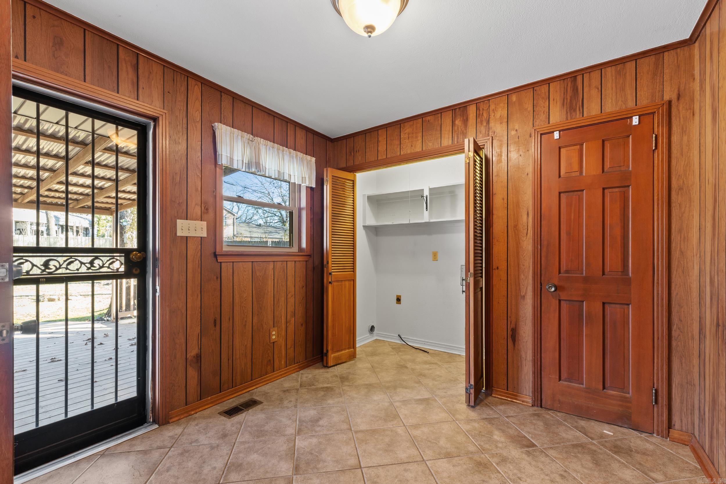 INDIAN HILLS - Residential