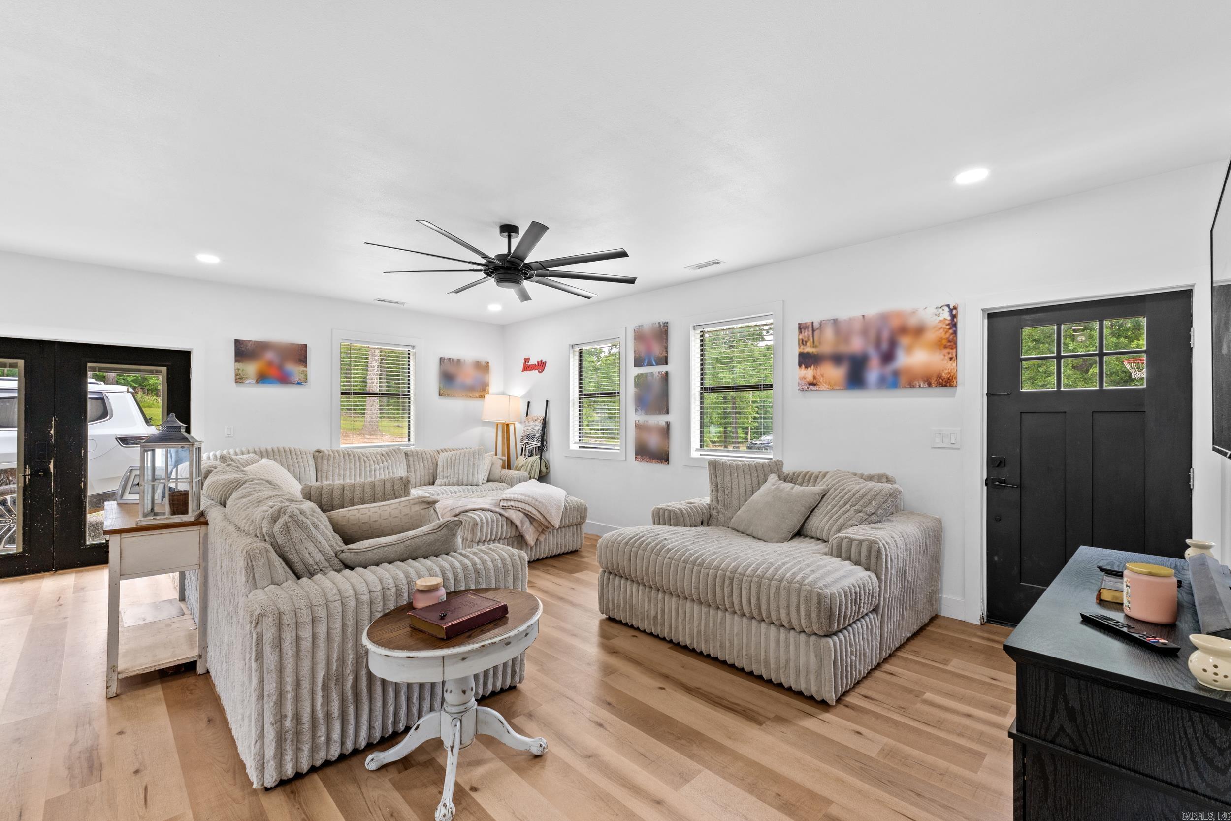 OAK KNOLL - Residential