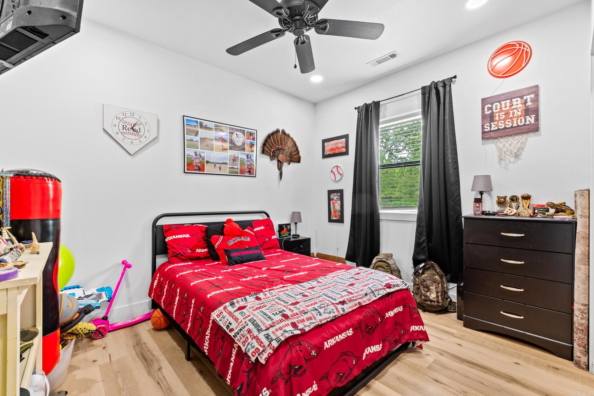OAK KNOLL - Residential