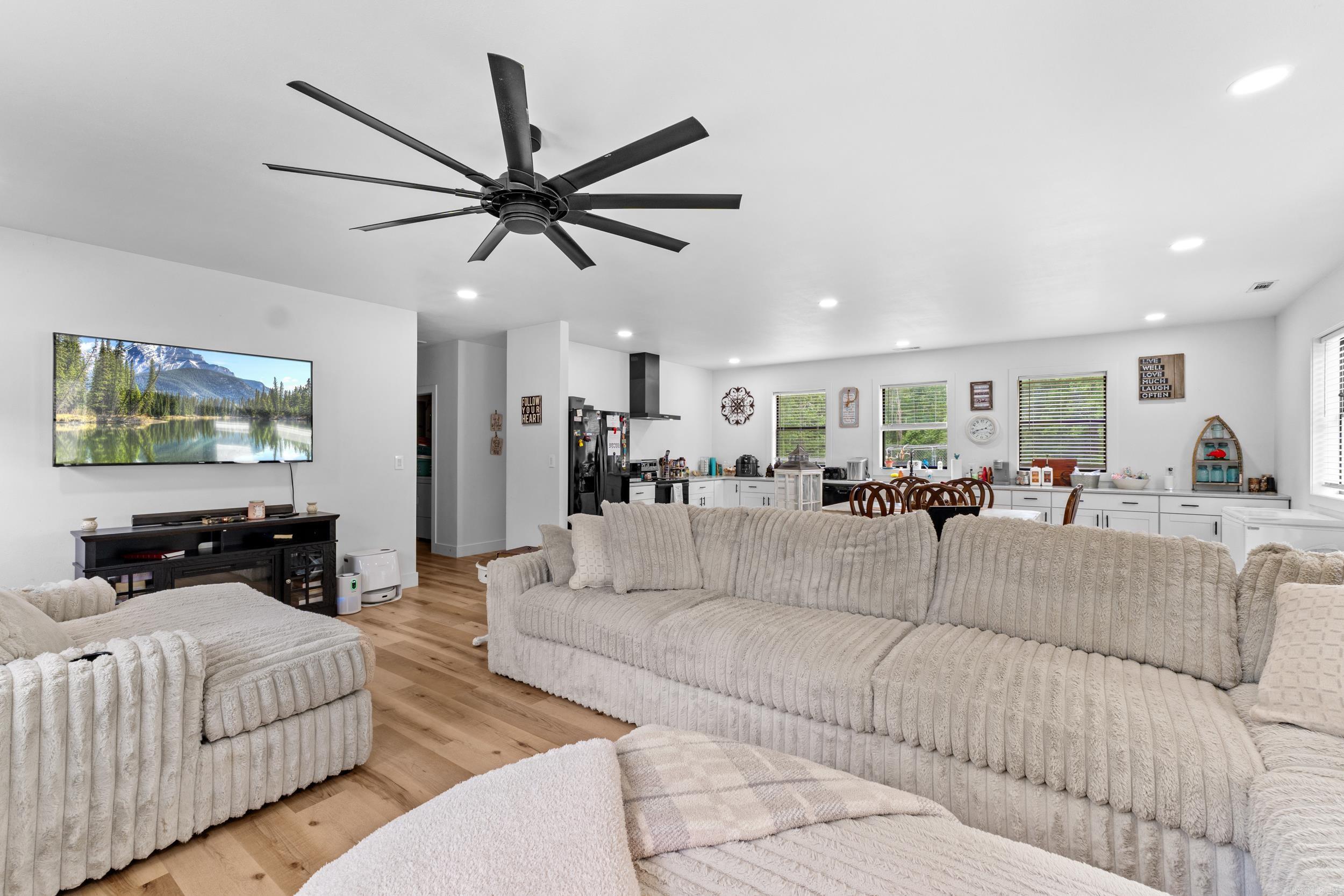 OAK KNOLL - Residential