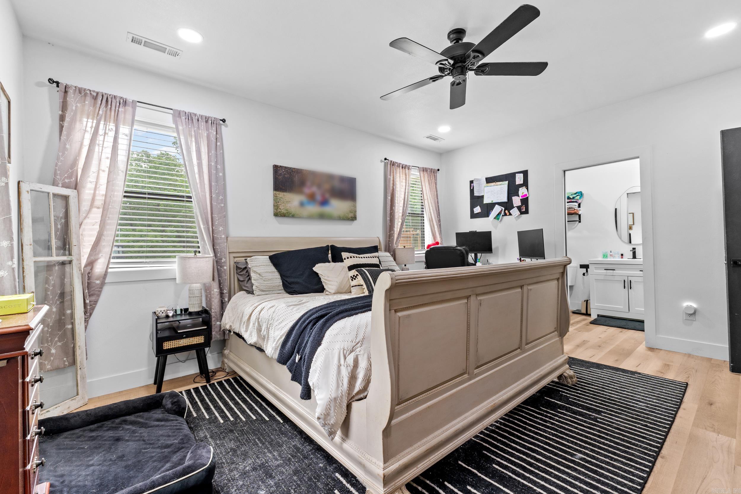 OAK KNOLL - Residential