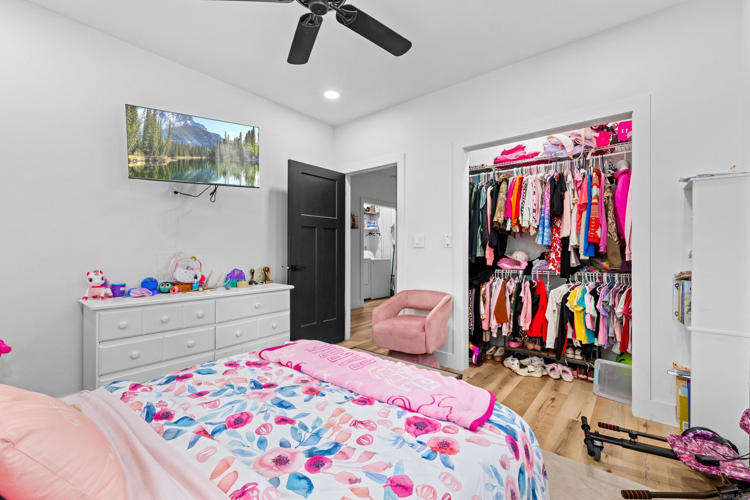 OAK KNOLL - Residential