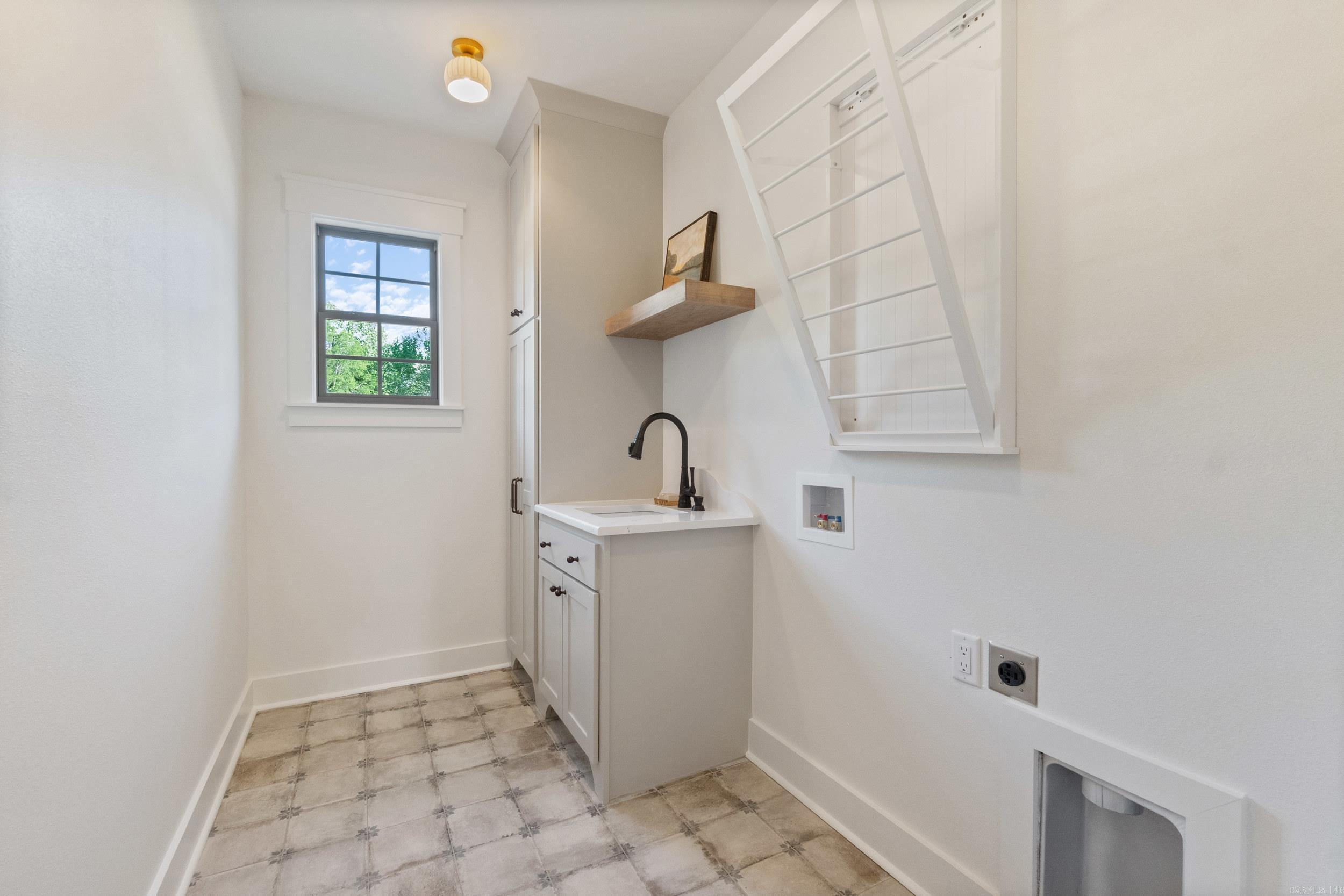 EAST MEADOW - Residential