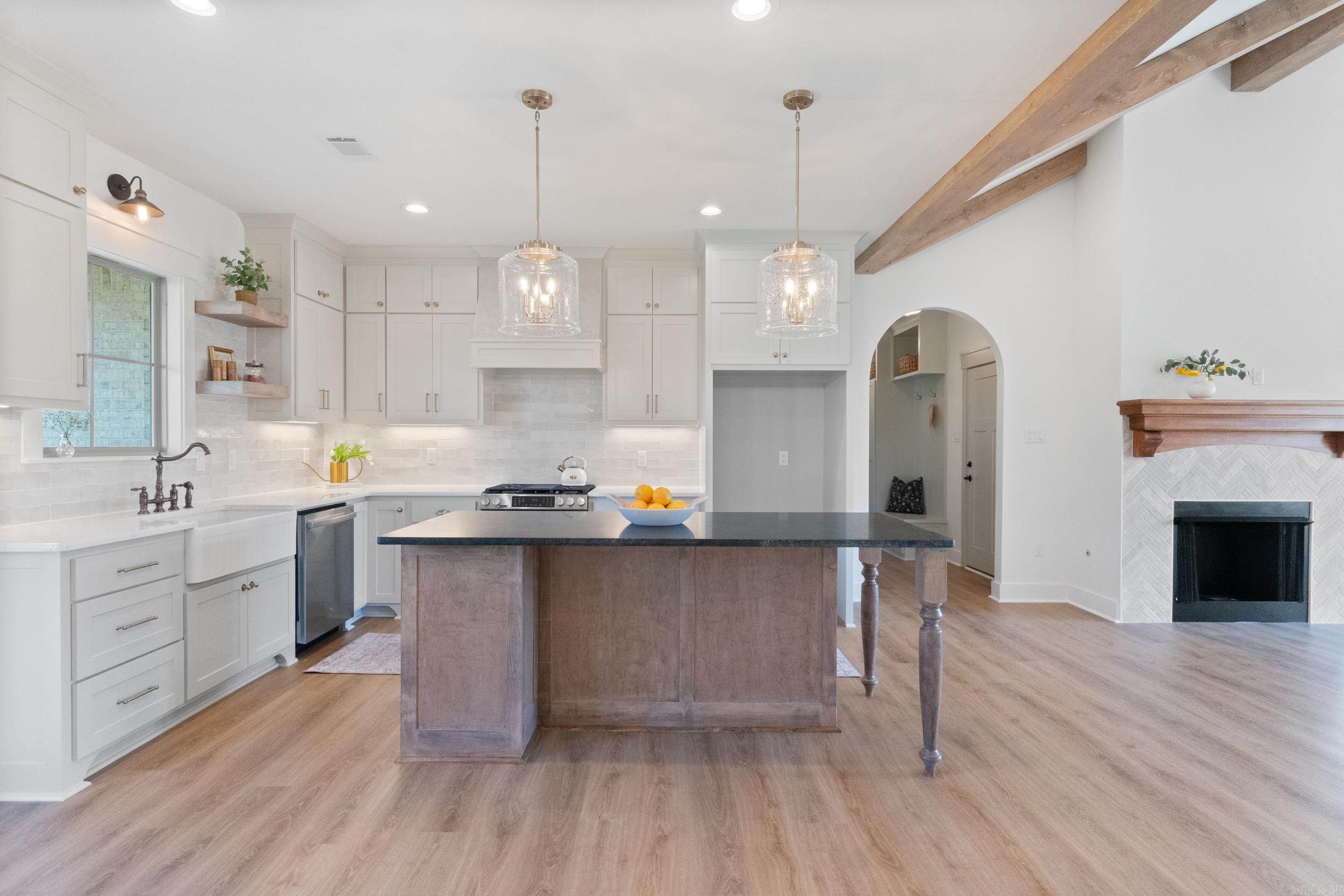 EAST MEADOW - Residential