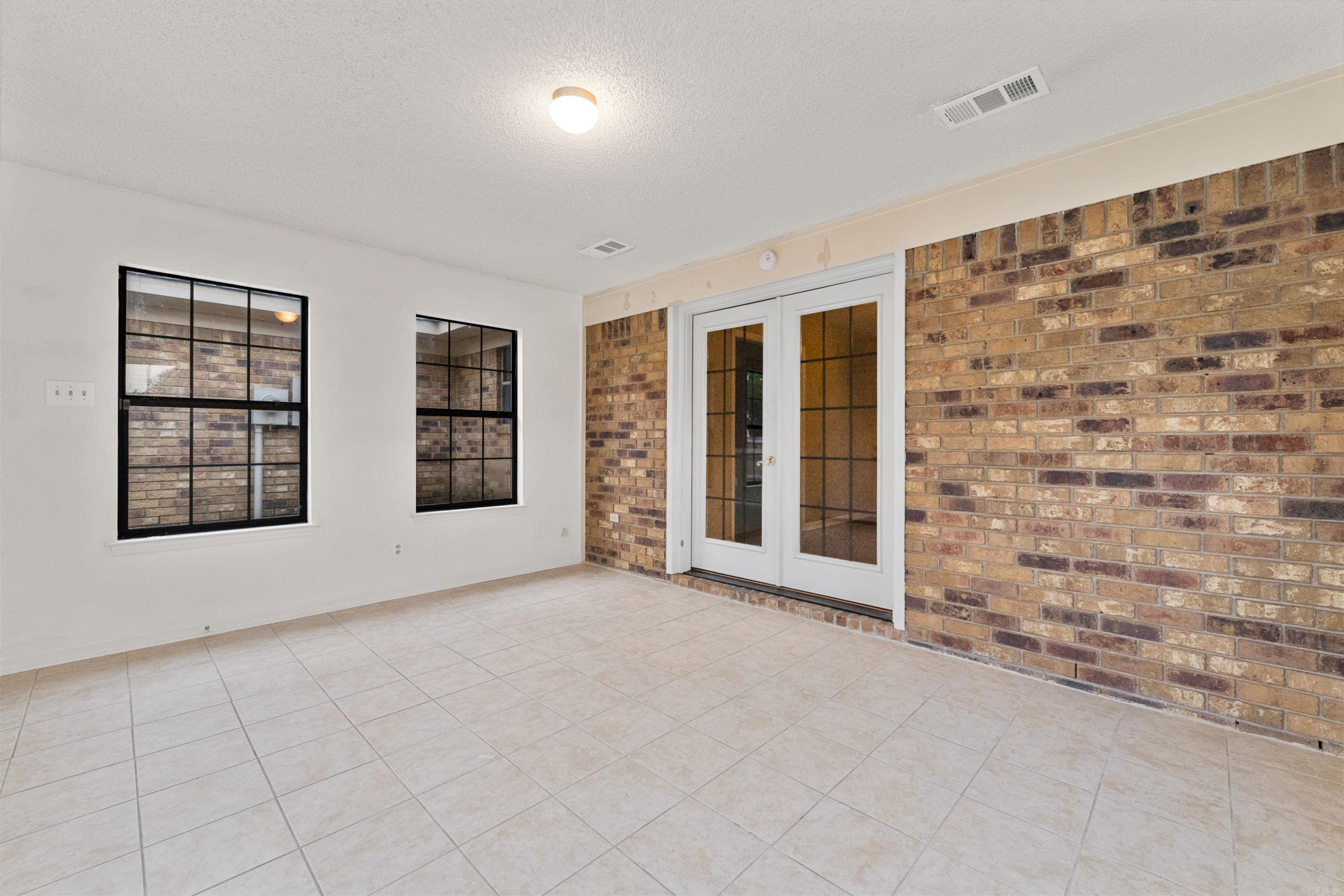 STONEWALL - Residential