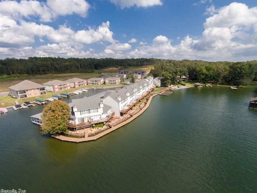 Water front!! Lake Hamilton Condo with 2B.2.5Ba. beautifully updated with Granite Counter tops, new doors, windows and more.Features include covered parking, cover boat slip and storage area. Also unit comes furnished. Just in time for horse racing season.This complex comes with a place to store your boat trailer. In Lakeside Schools.