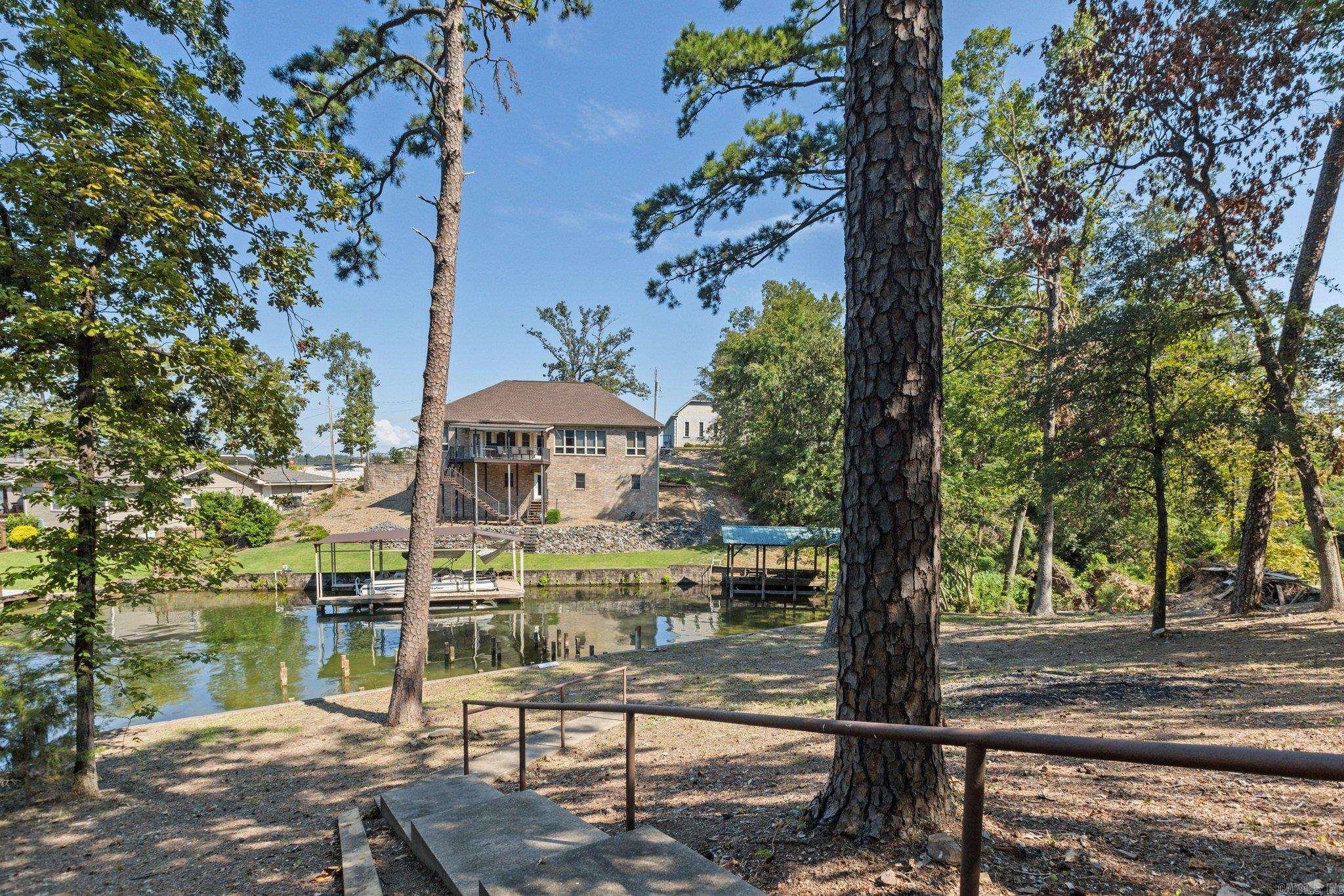 QUINNS LAKE PARK - Residential