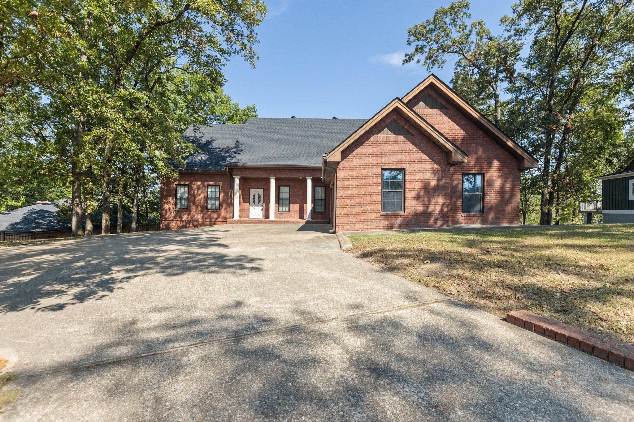 QUINNS LAKE PARK - Residential