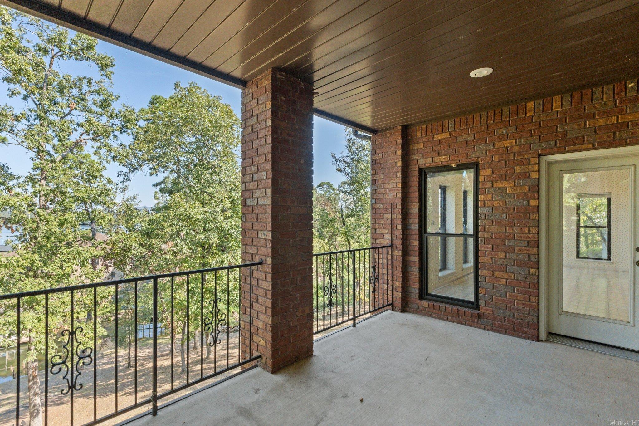 QUINNS LAKE PARK - Residential