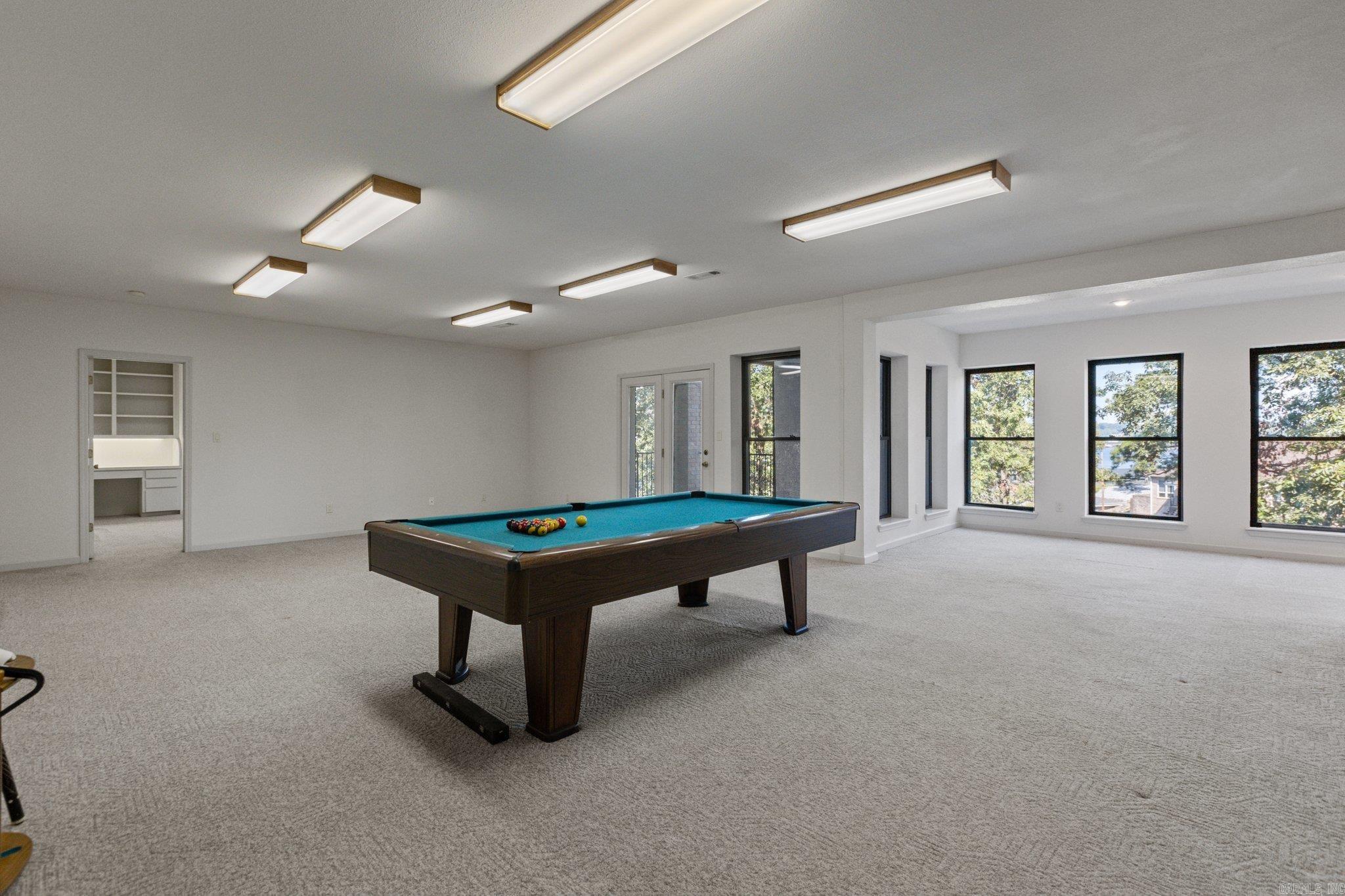 QUINNS LAKE PARK - Residential