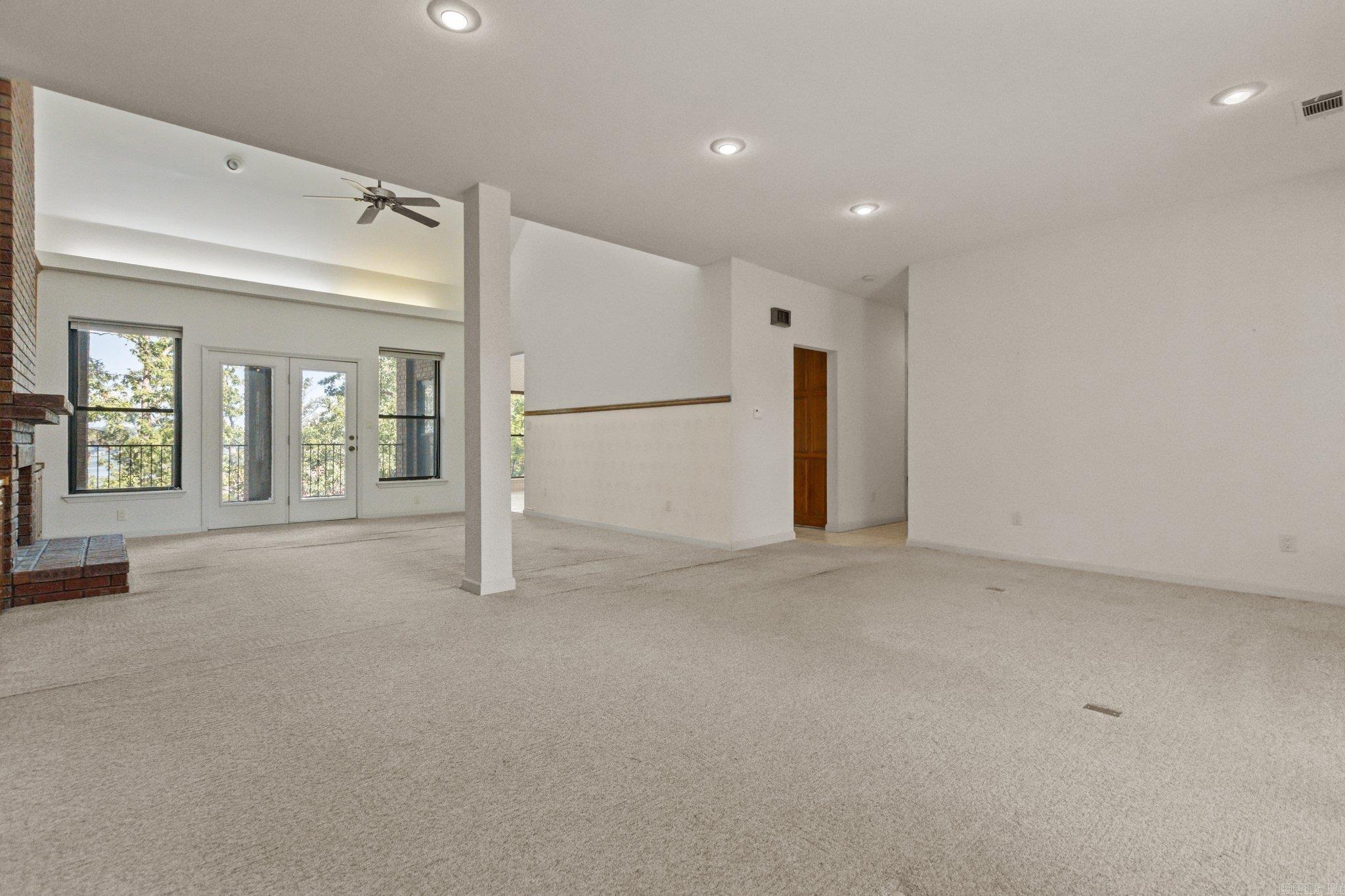 QUINNS LAKE PARK - Residential