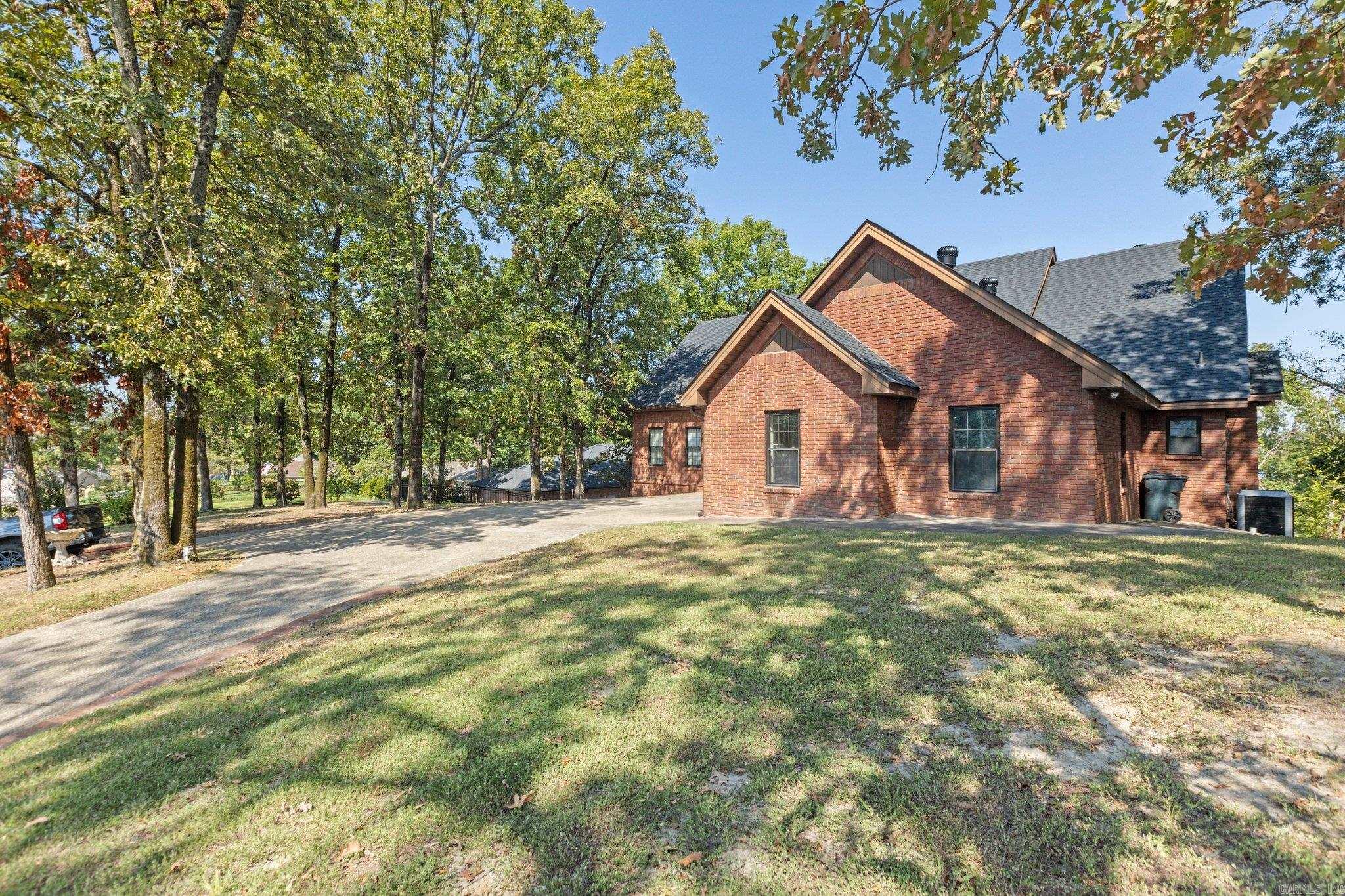 QUINNS LAKE PARK - Residential