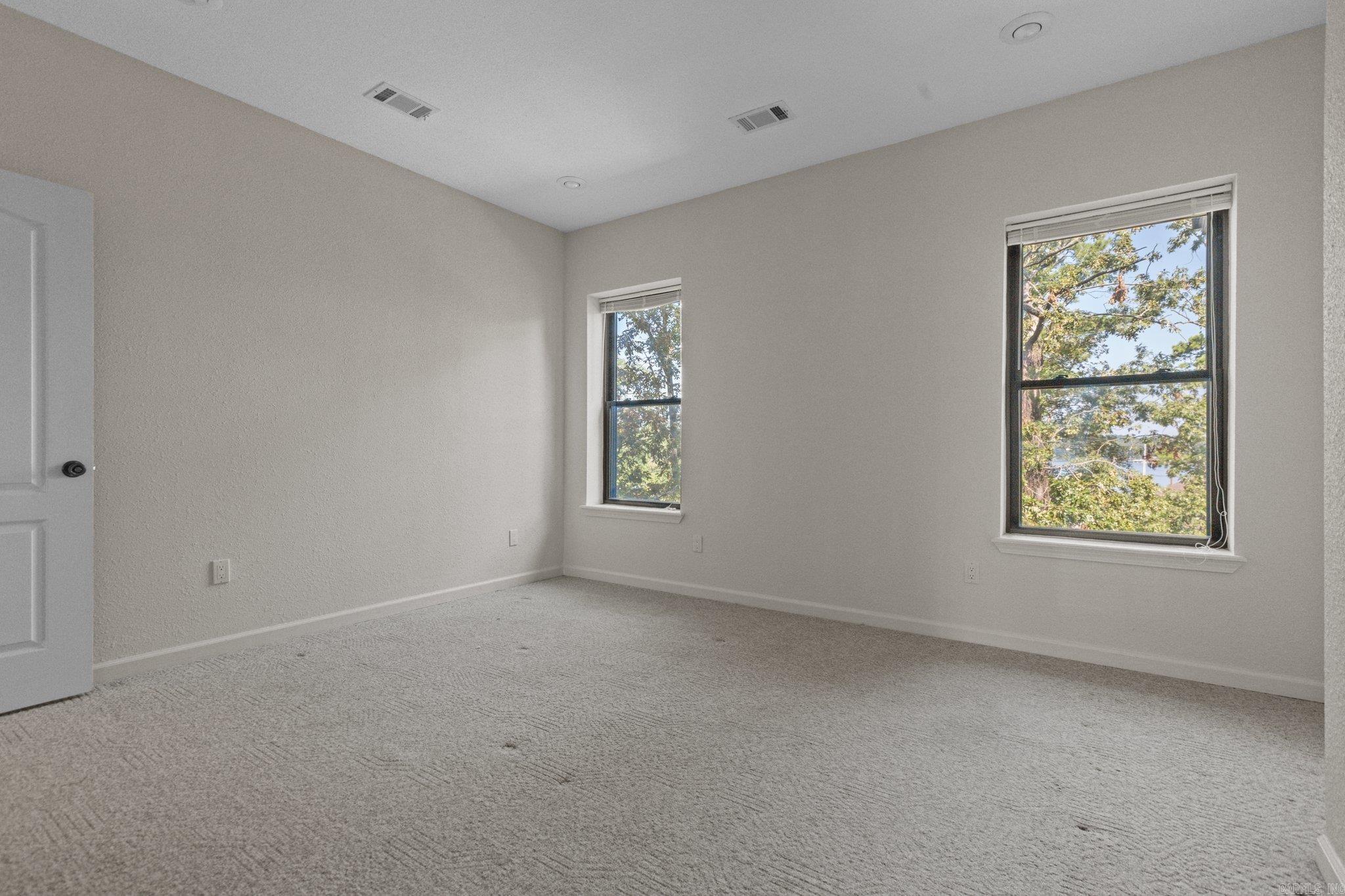 QUINNS LAKE PARK - Residential