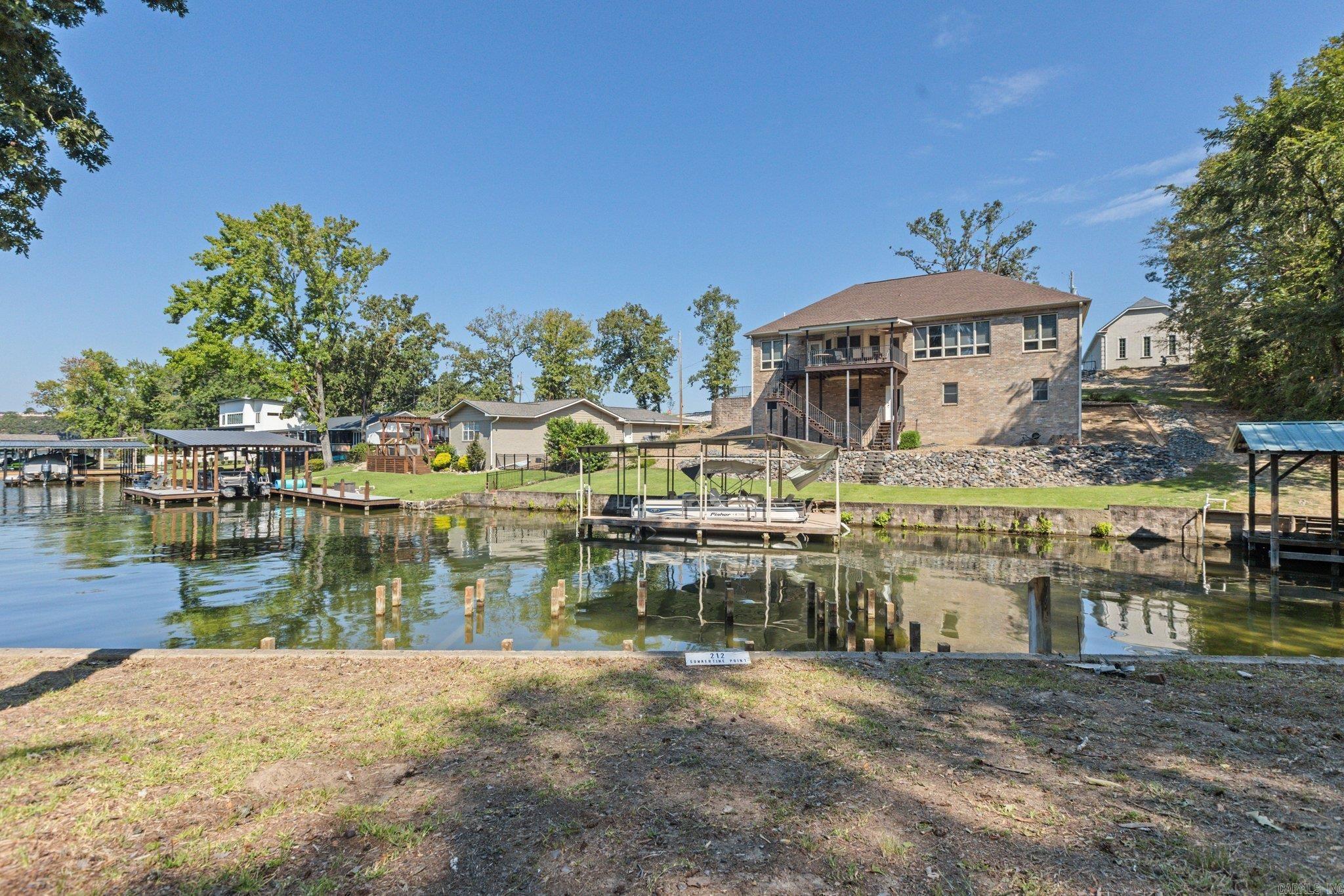 QUINNS LAKE PARK - Residential