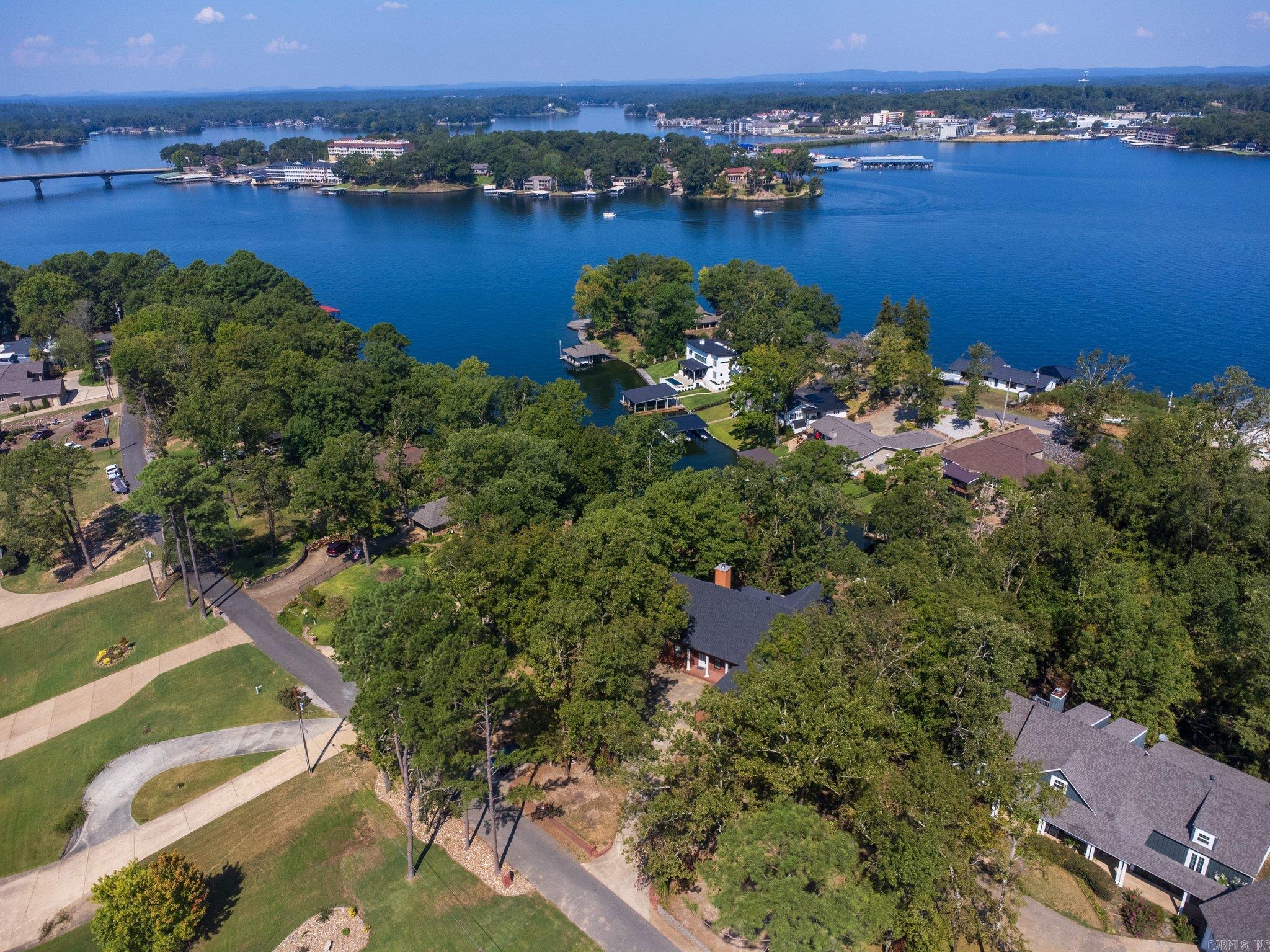 QUINNS LAKE PARK - Residential